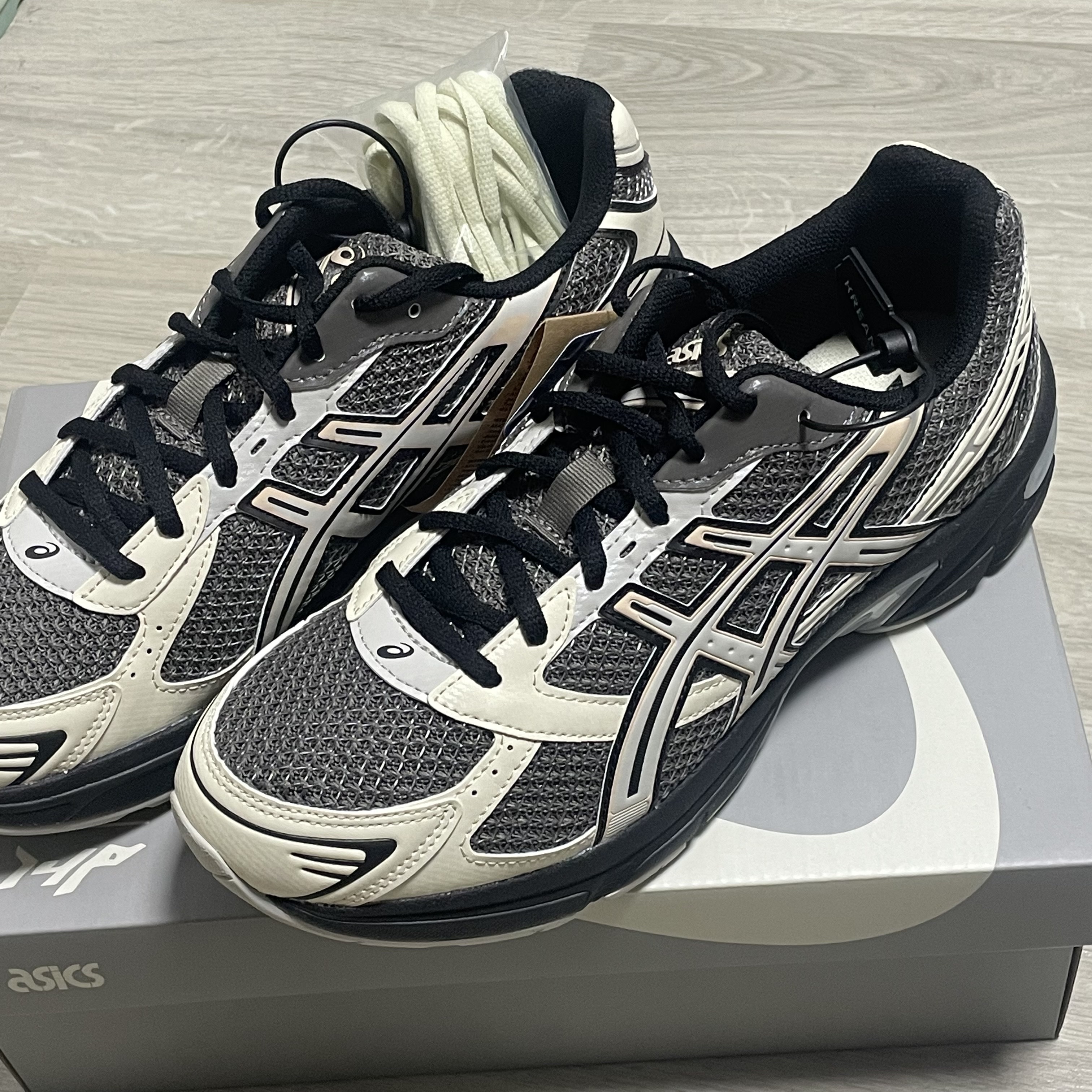 Asics x I4P Gel-1130 Mink Glacier Grey 착용 스타일 - 2