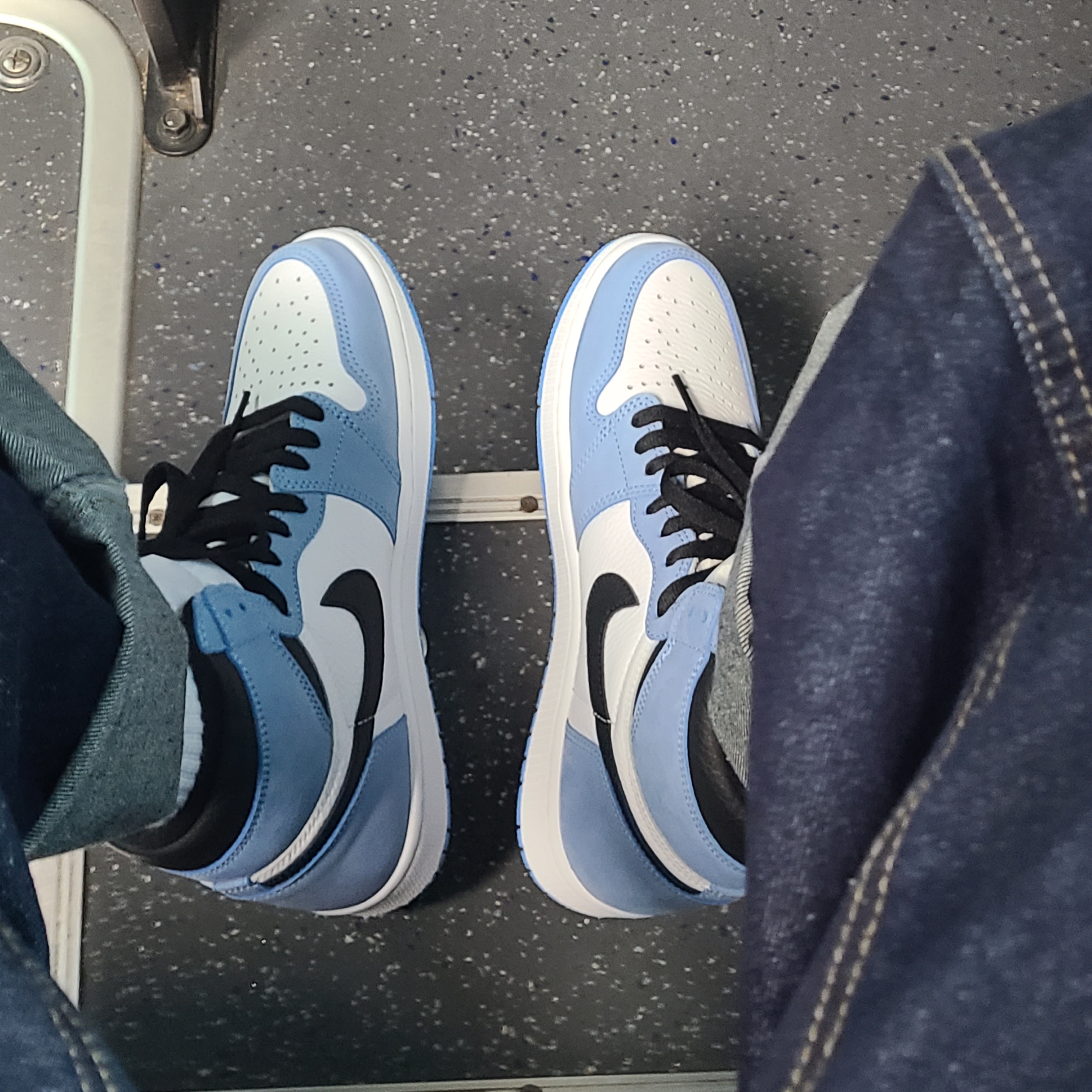 Jordan 1 Retro High OG University Blue 착용 스타일