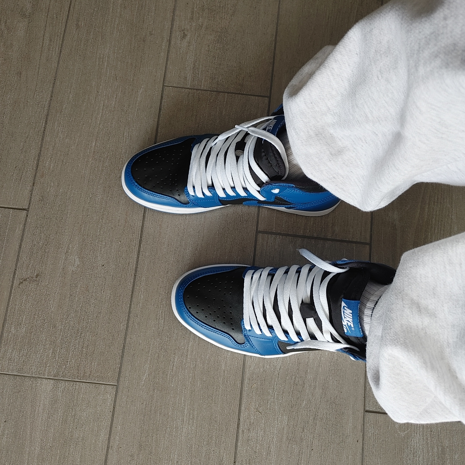 Jordan 1 Retro High OG Dark Marina Blue 착용 스타일 - 1
