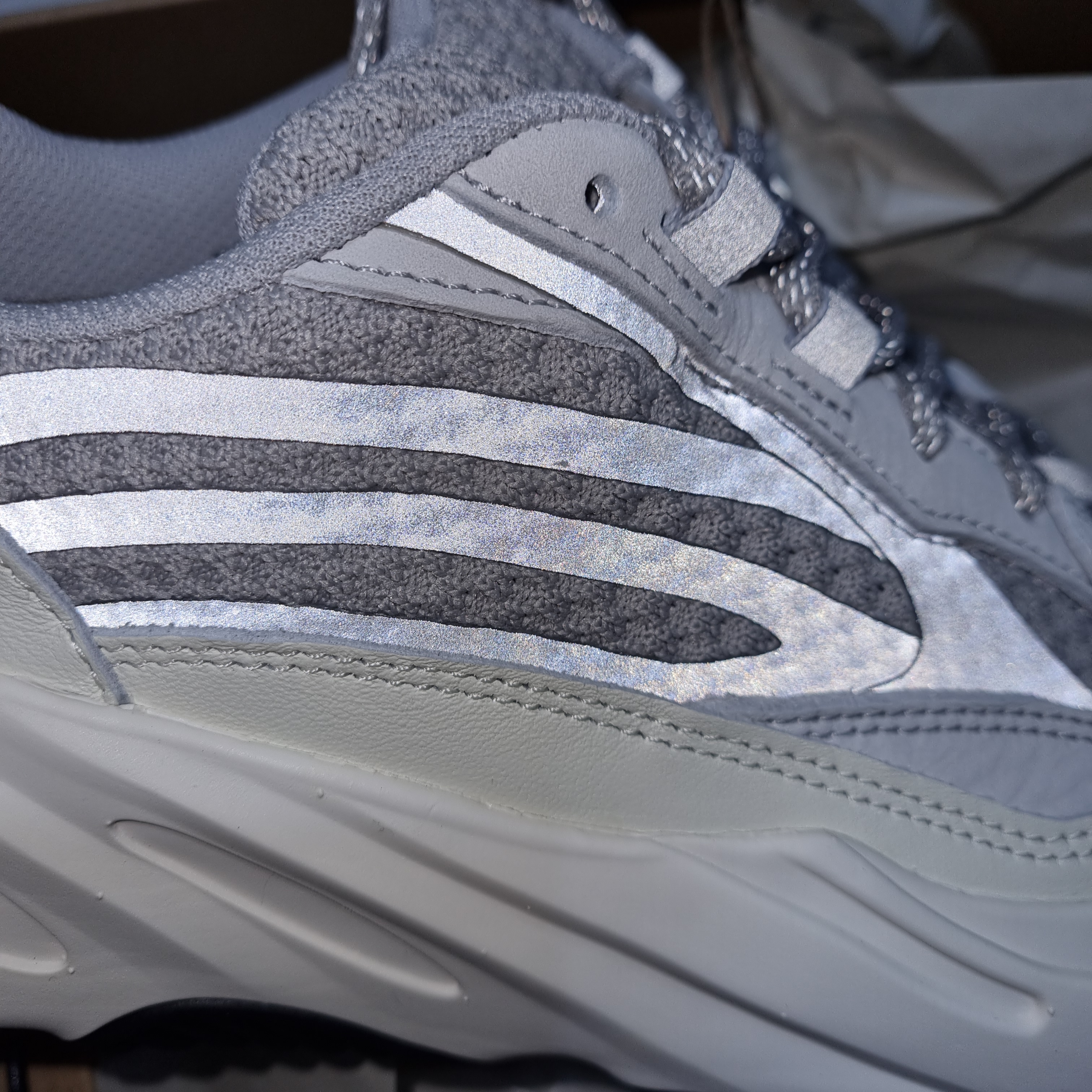Adidas Yeezy Boost 700 V2 Static 2022 착용 스타일