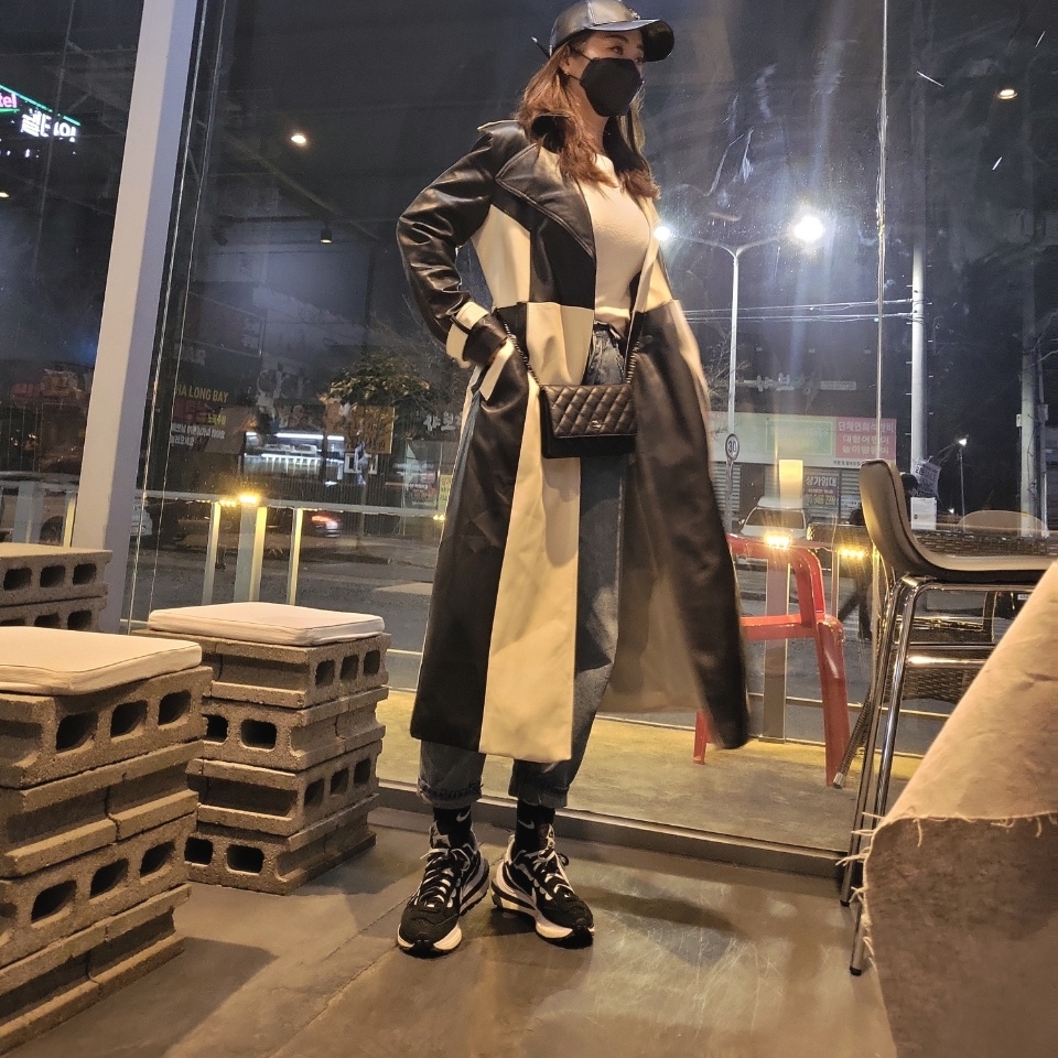 Nike x Sacai VaporWaffle Black White, Chanel Classic Wallet On Chain Grained Calfskin & Silver Black 착용 스타일