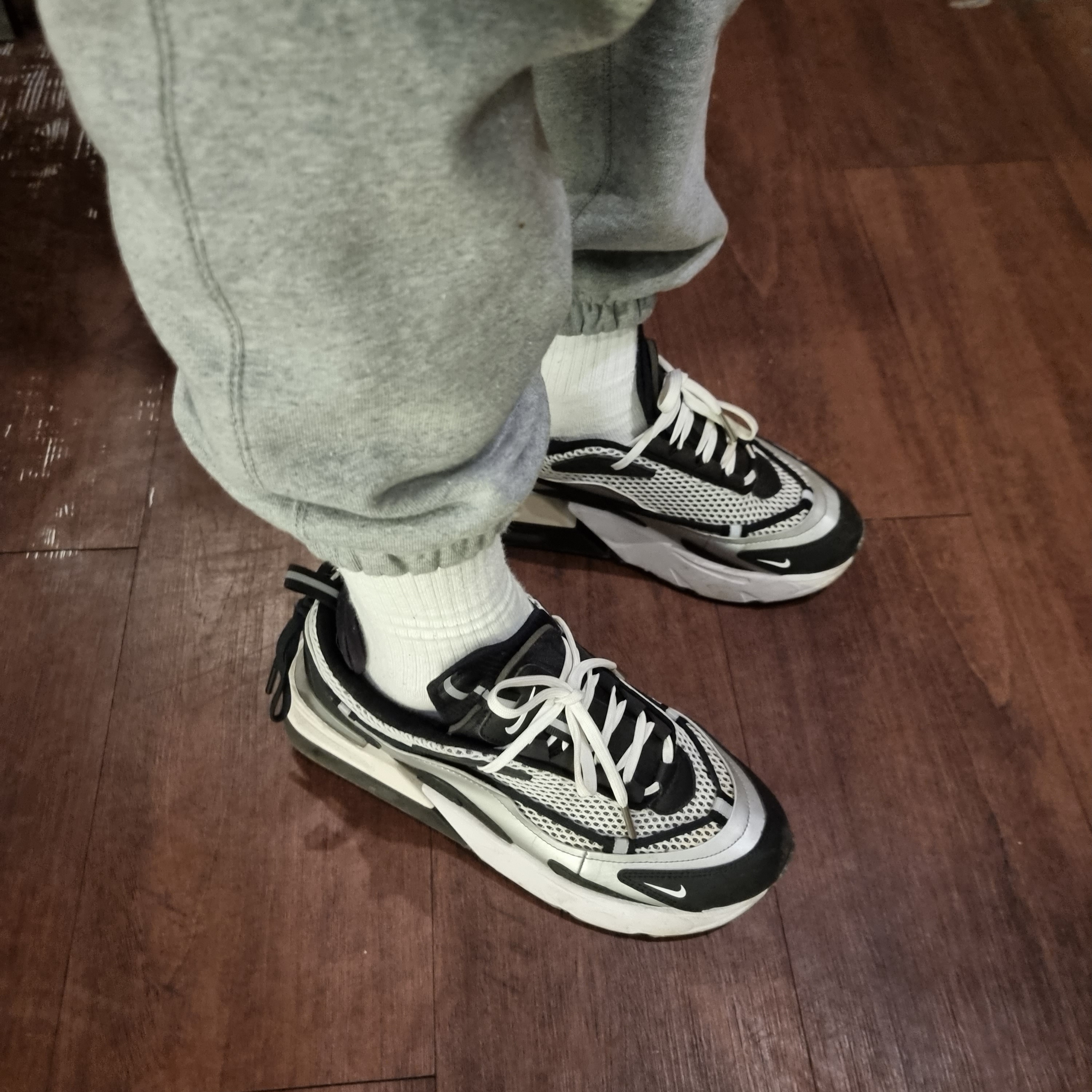 (W) Nike Air Max Furyosa Silver and Black, Nike NRG Solo Swoosh Fleece Pants Dark Grey Heather - US/EU 착용 스타일 - 1