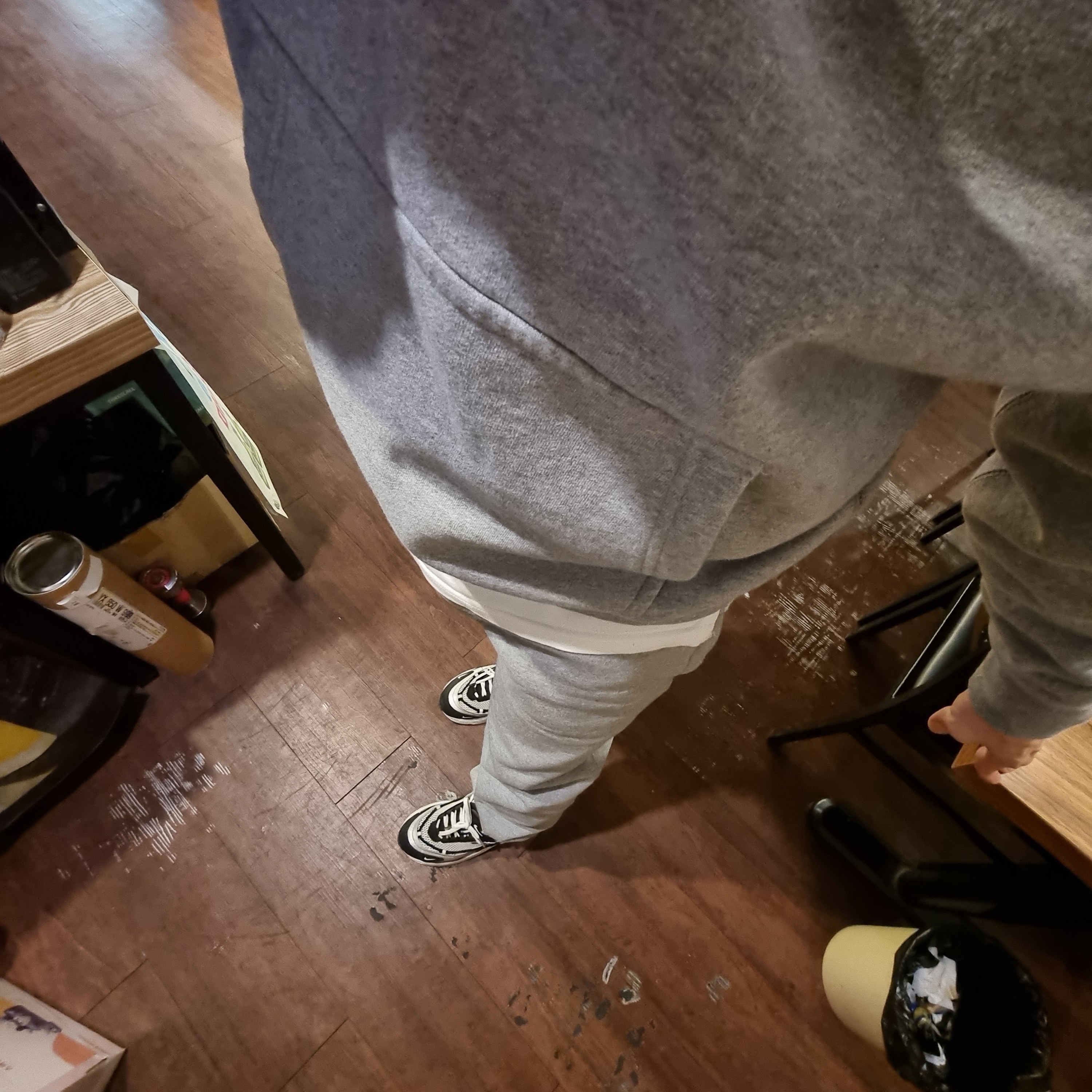 (W) Nike Air Max Furyosa Silver and Black, Nike NRG Solo Swoosh Fleece Pants Dark Grey Heather - US/EU 착용 스타일 - 3