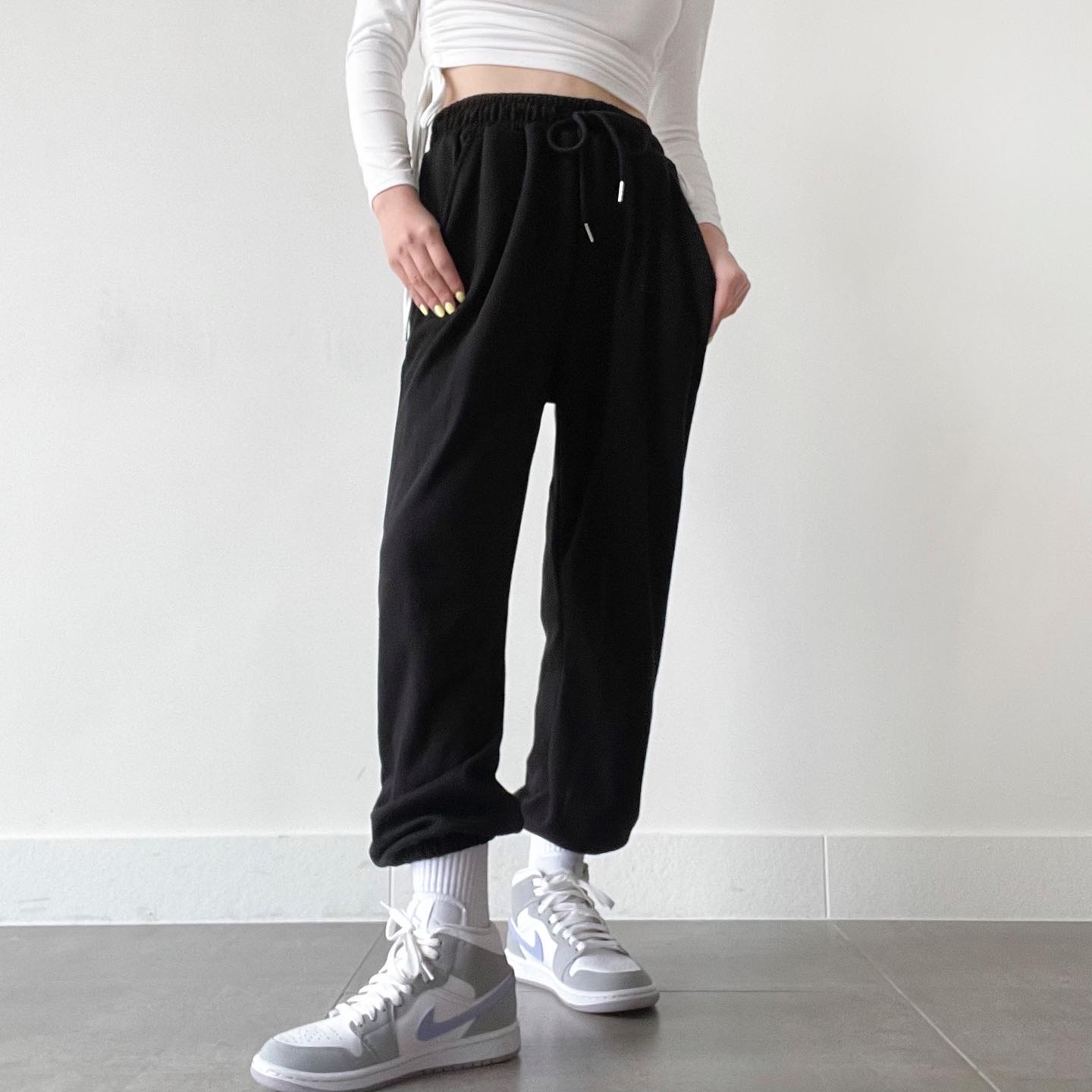 (W) Jordan 1 Mid Wolf Grey 착용 스타일 - 1