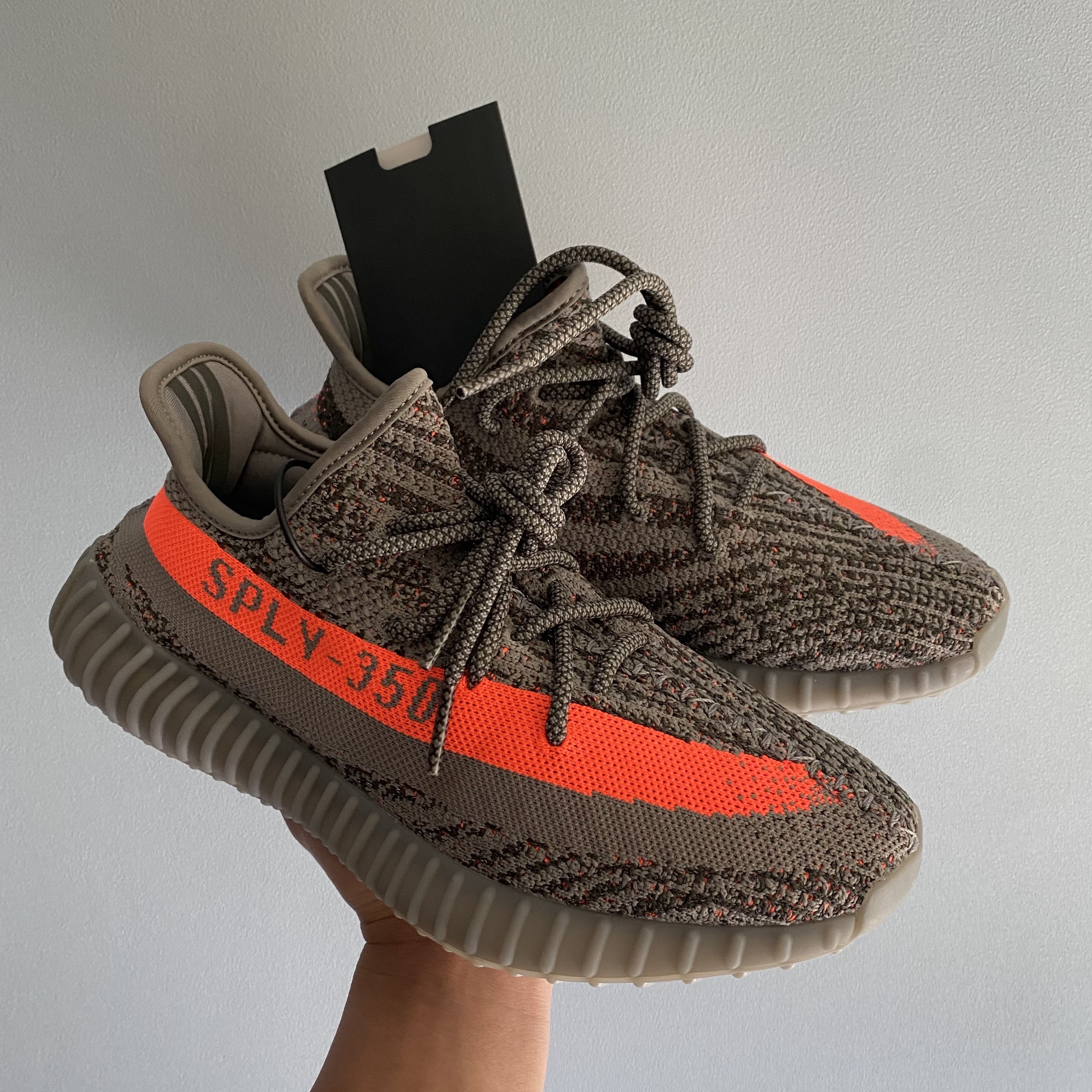 Adidas Yeezy Boost 350 V2 Beluga - Reflective 착용 스타일