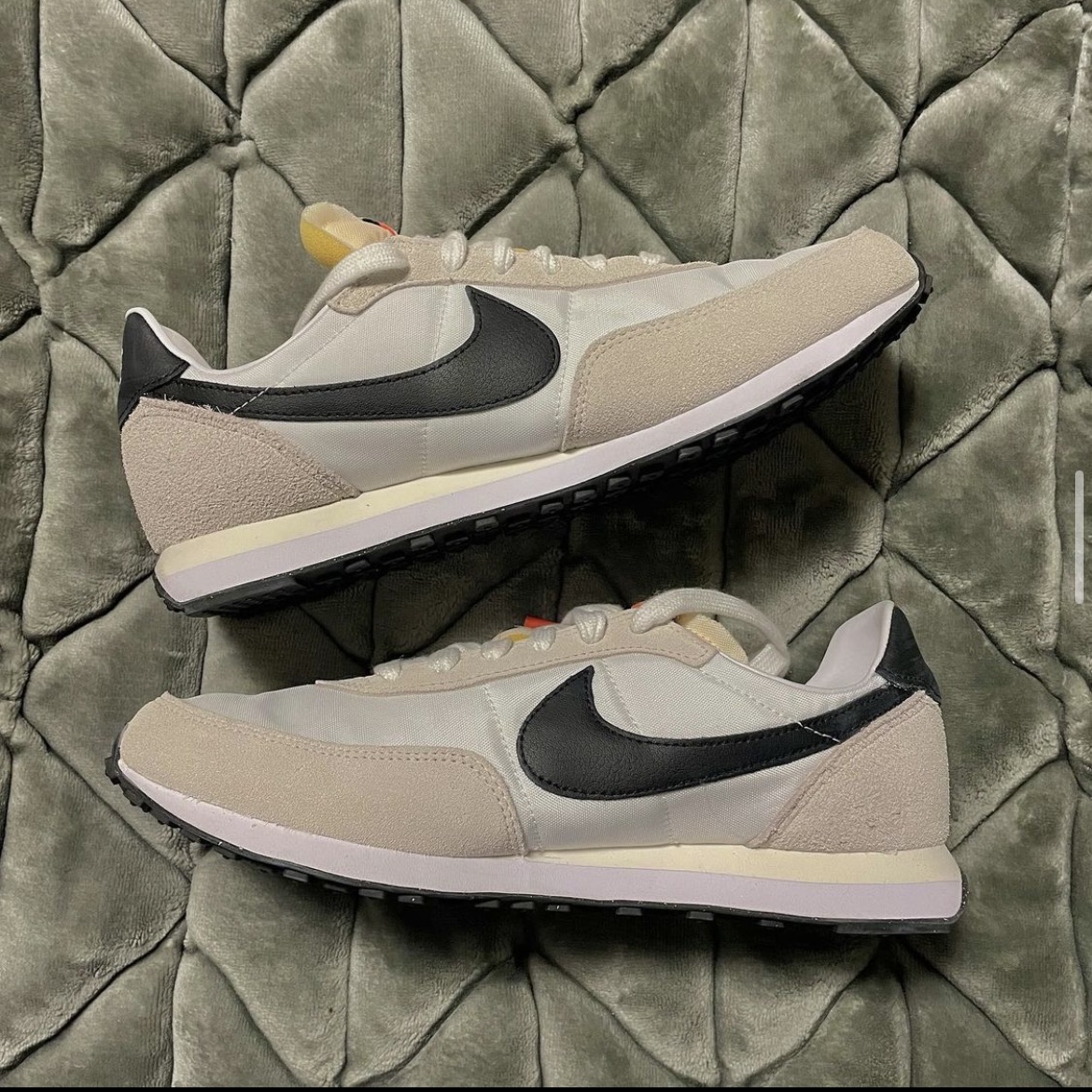 Nike Waffle Trainer 2 Black Sail 착용 스타일