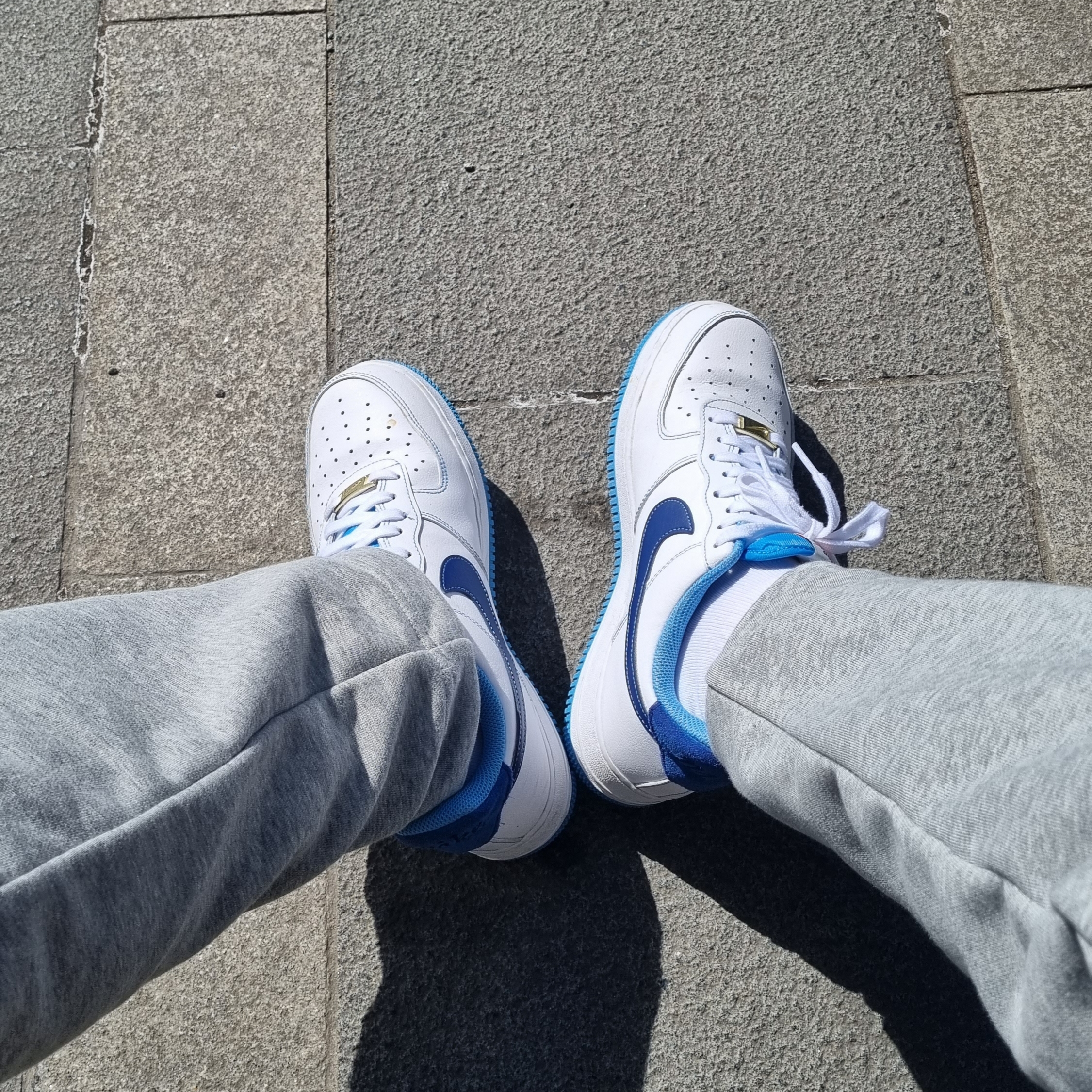 Nike Air Force 1 '07 First Use White University Blue 착용 스타일