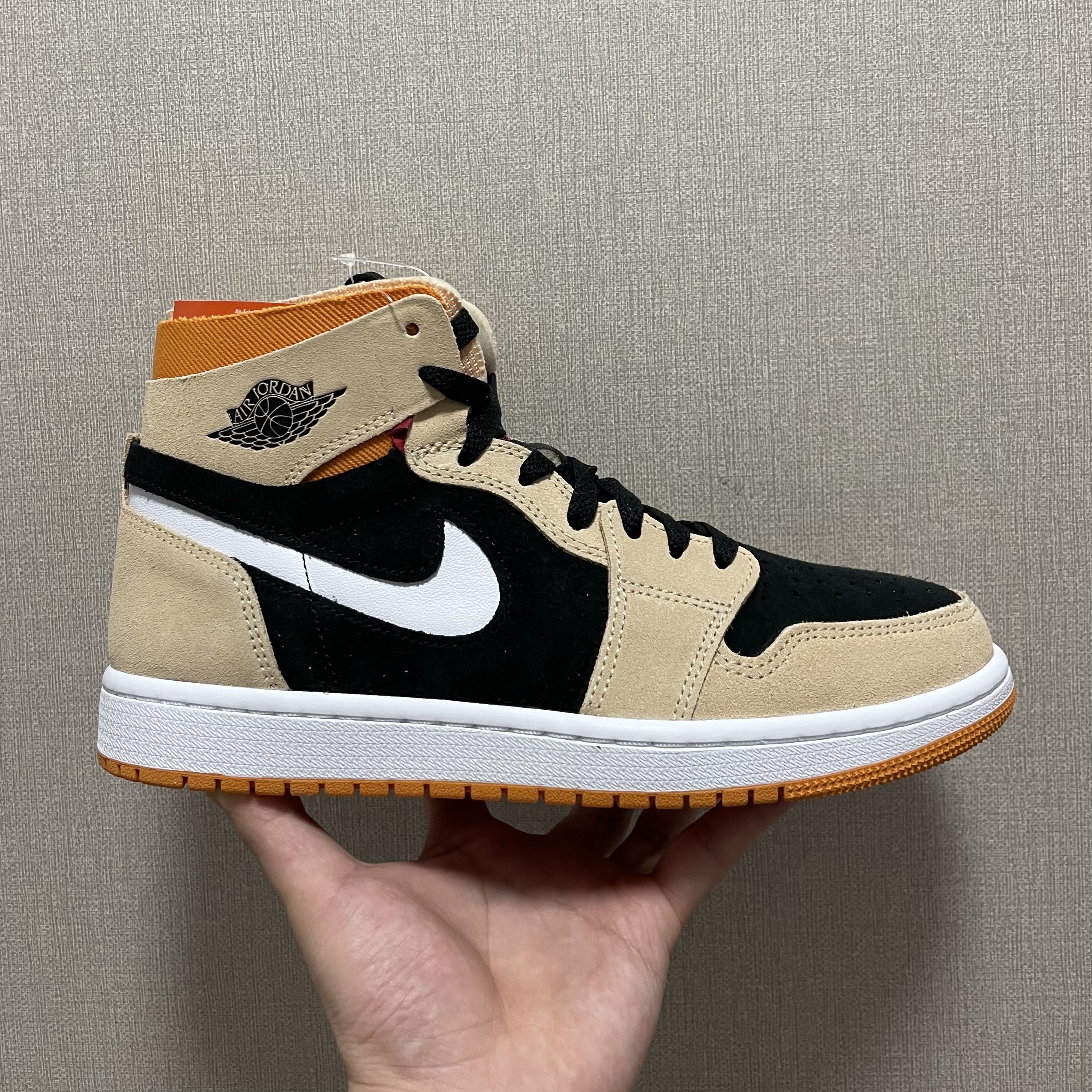 Jordan 1 Zoom Air CMFT Pumpkin Spice 착용 스타일 - 3