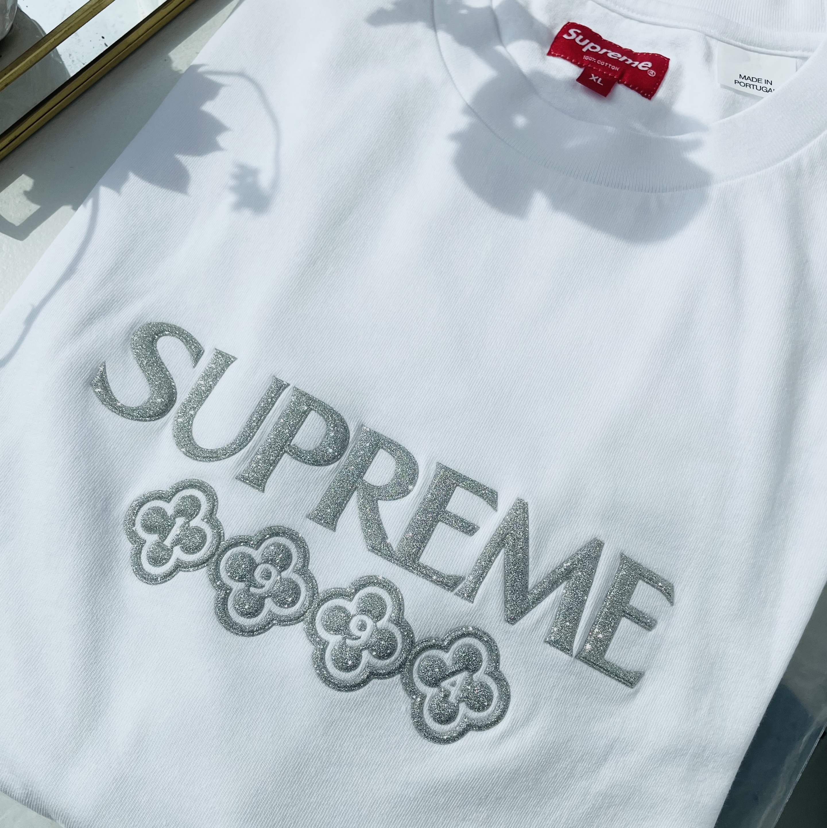 Supreme Glitter S/S Top White - 21FW 착용 스타일 - 1