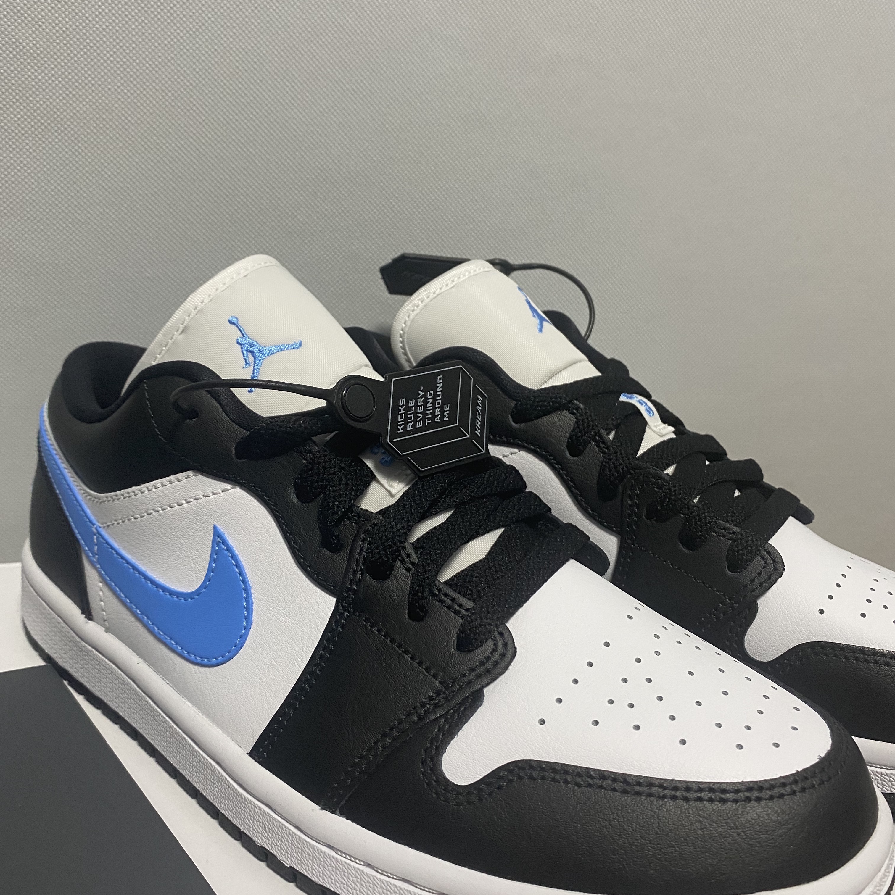 (W) Jordan 1 Low Black University Blue 착용 스타일 - 2