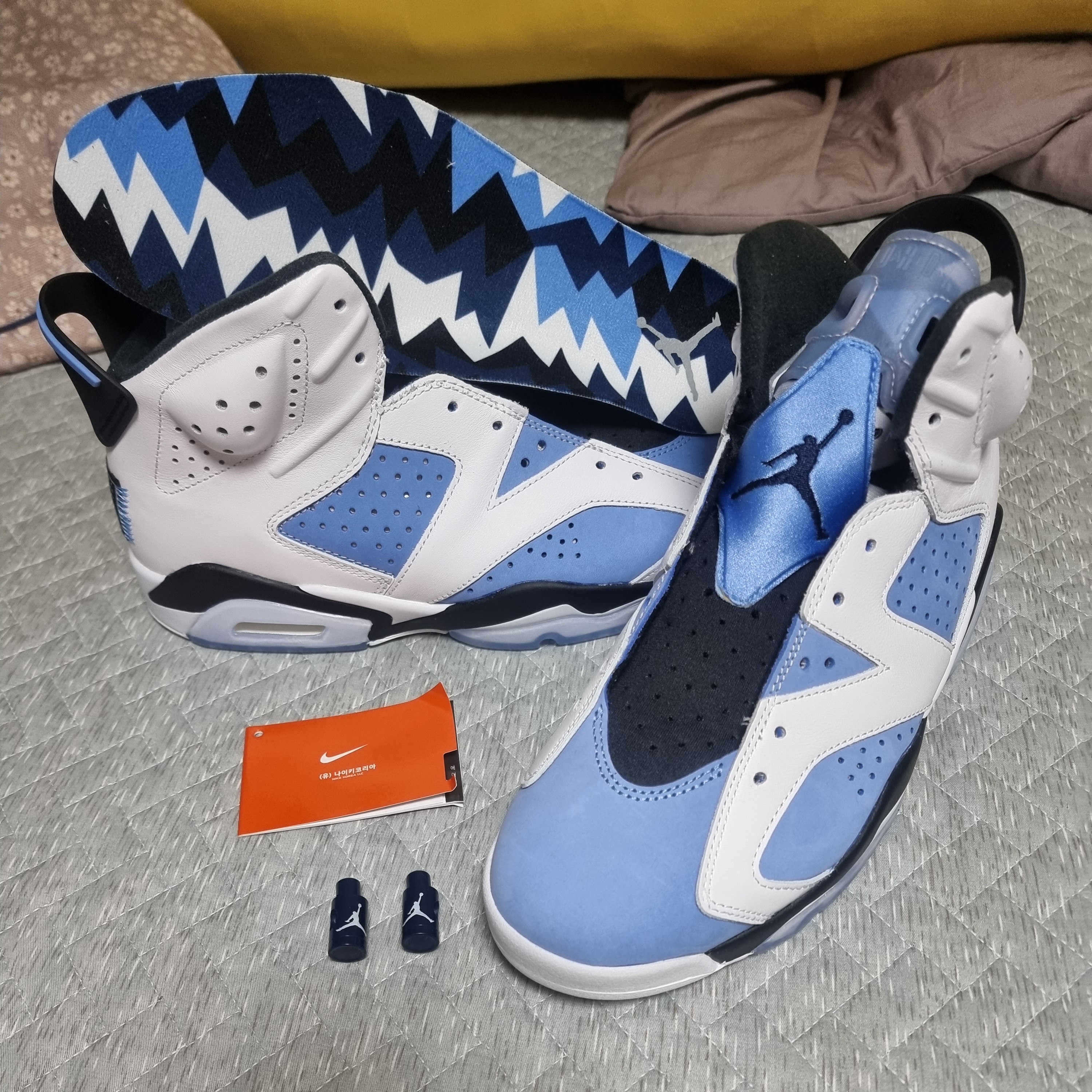 Jordan 6 Retro University Blue 착용 스타일 - 1