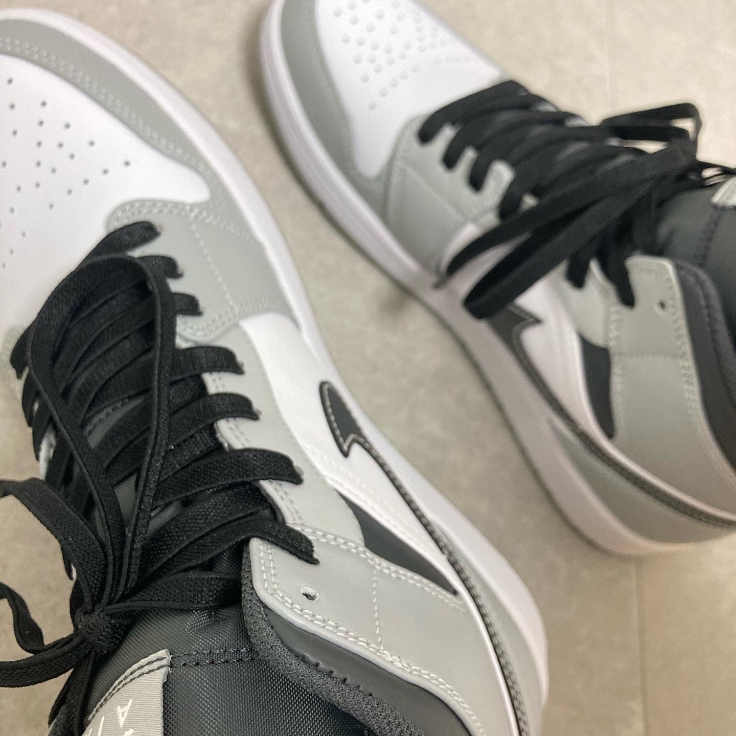 Jordan 1 Mid Light Smoke Grey Anthracite 착용 스타일