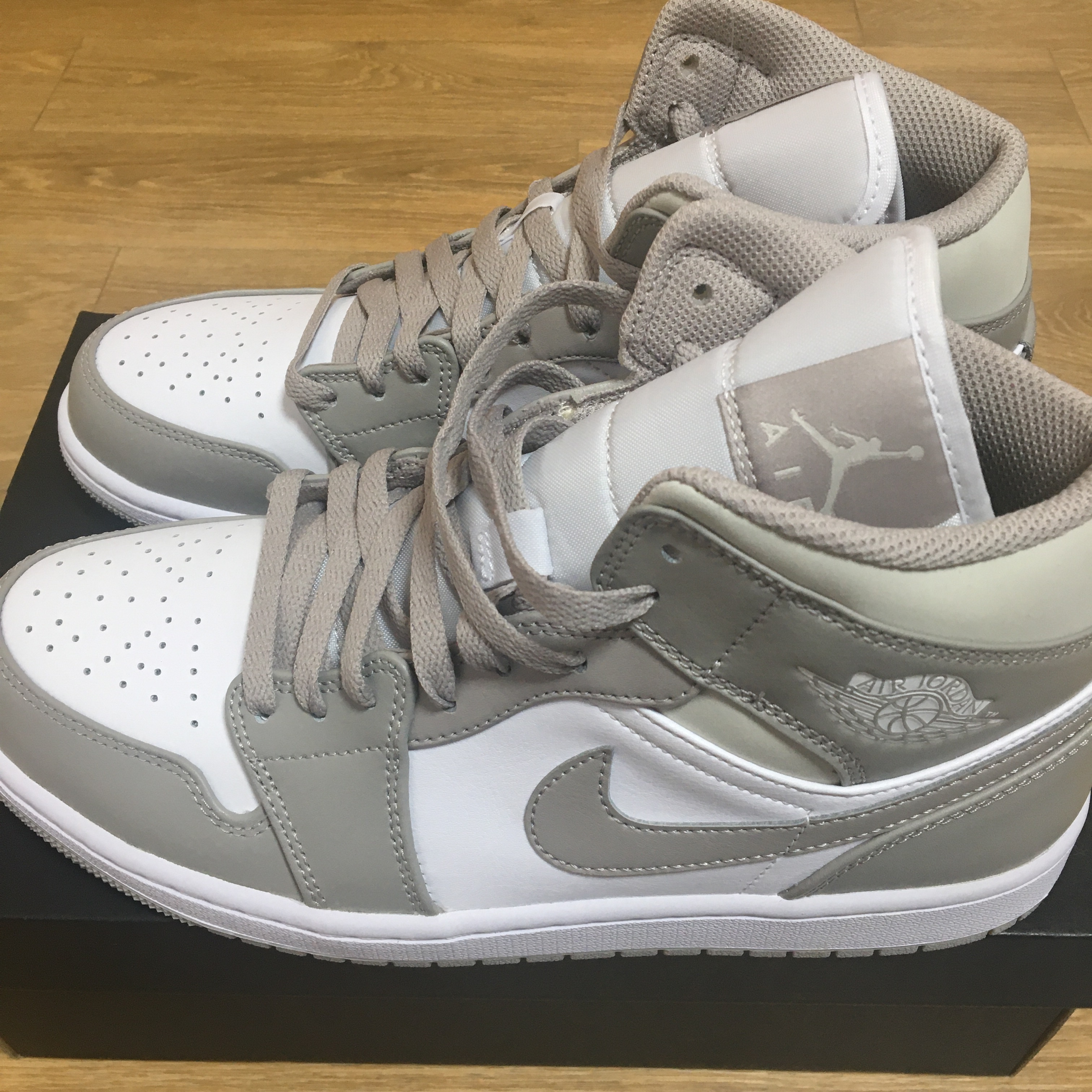 Jordan 1 Mid College Grey 착용 스타일 - 2