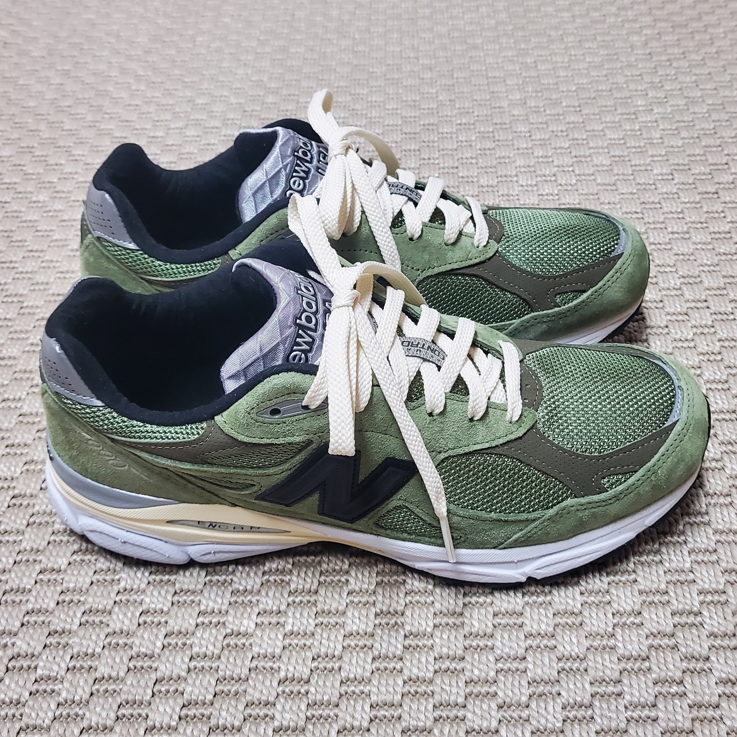 New Balance x JJJJound 990v3 Olive 착용 스타일 - 3