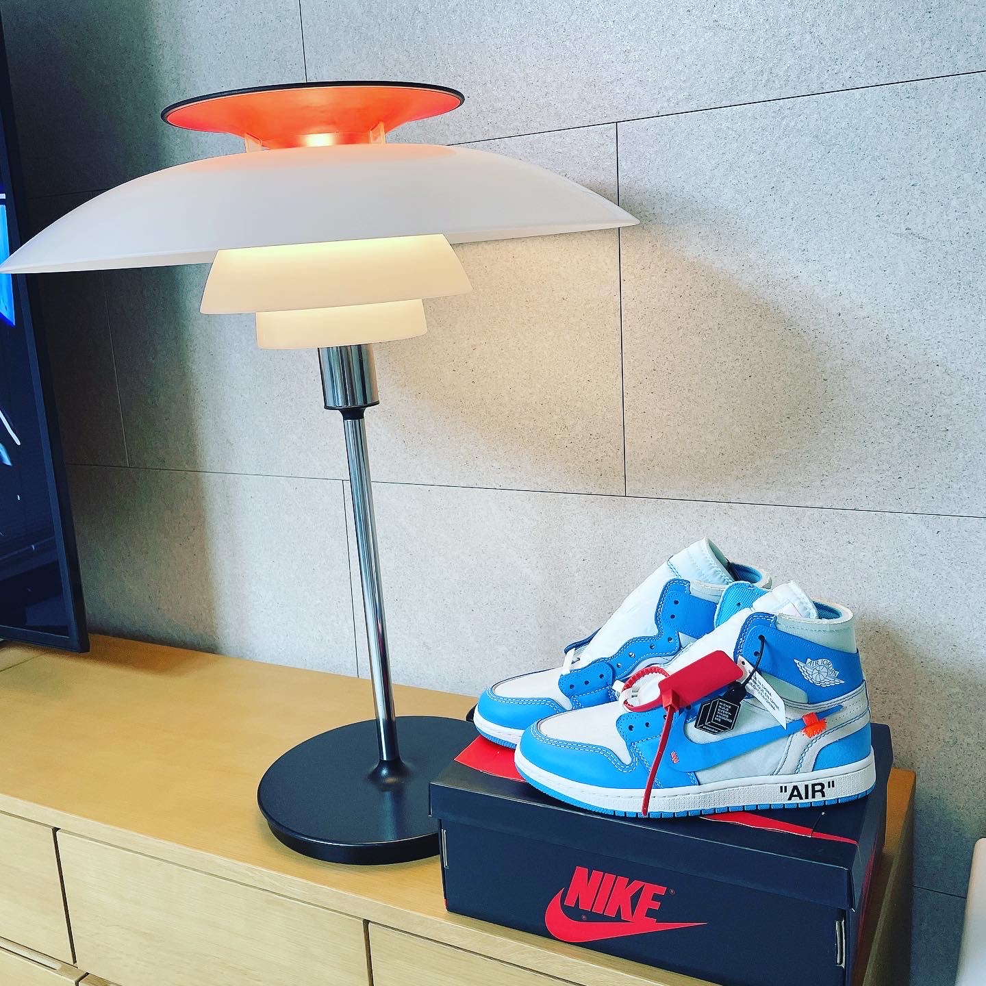 Jordan 1 x Off-White Retro High University Blue 착용 스타일 - 1