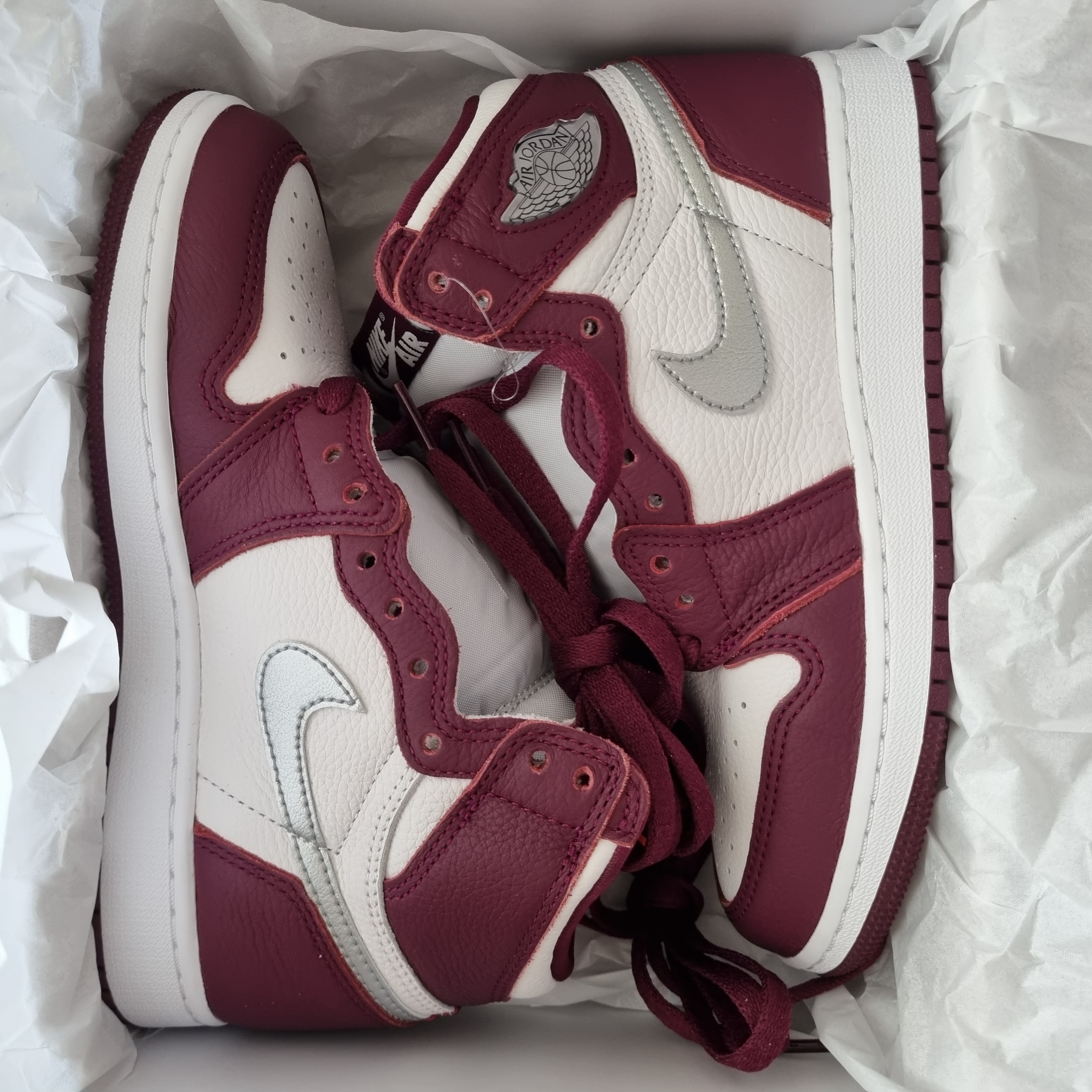 Jordan 1 Retro High OG Bordeaux, (GS) Jordan 1 Retro High OG Bordeaux 착용 스타일 - 1