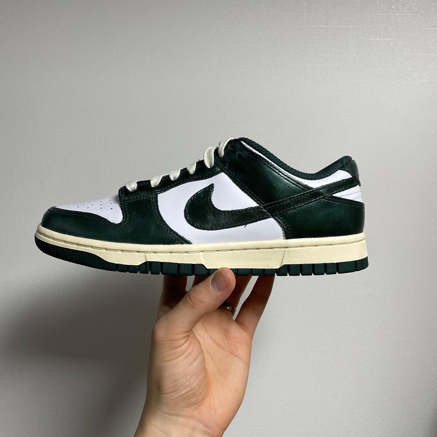 (W) Nike Dunk Low Vintage Green 착용 스타일