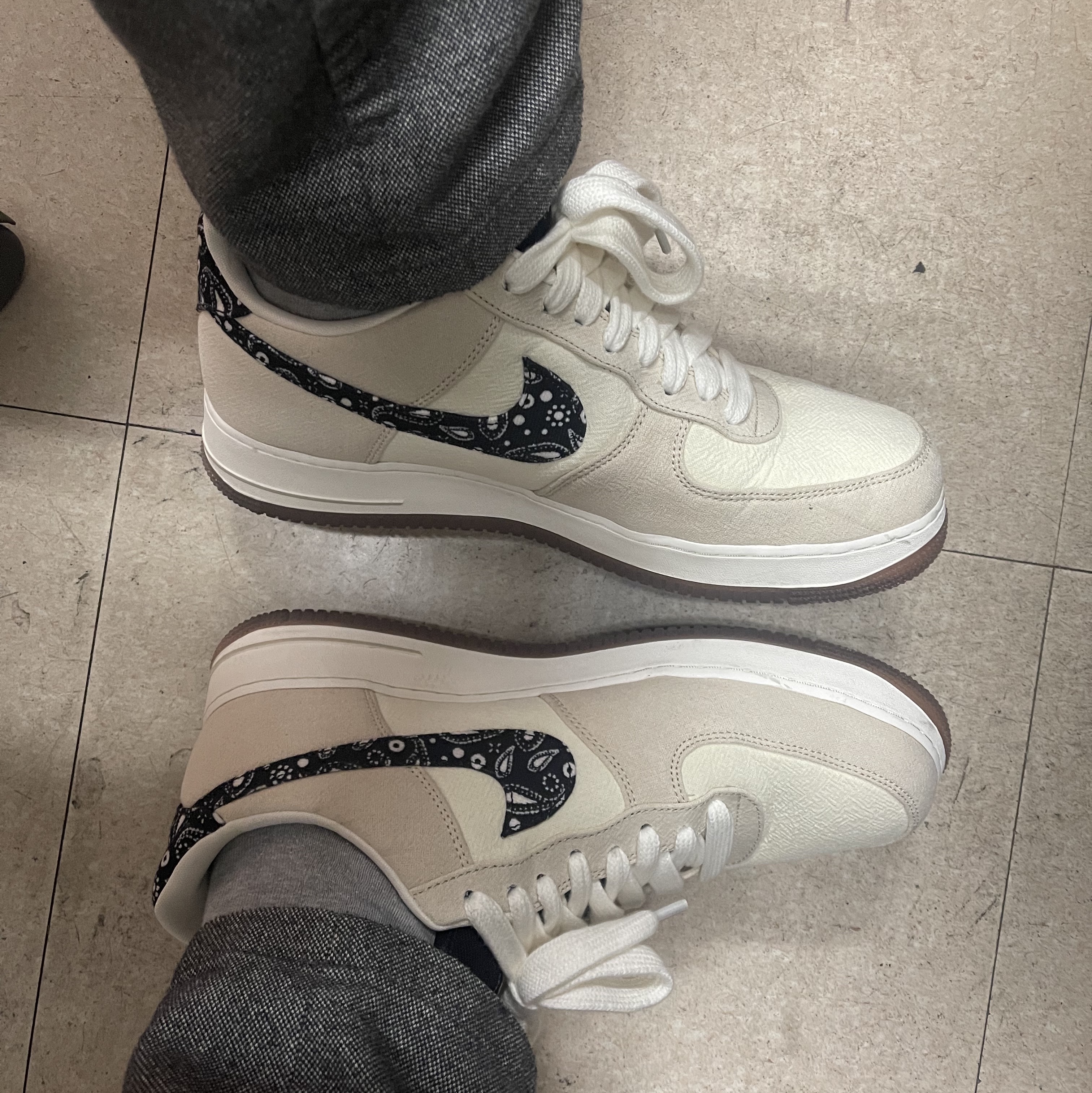 Nike Air Force 1 '07 LV8 Paisley Swoosh 착용 스타일 - 2