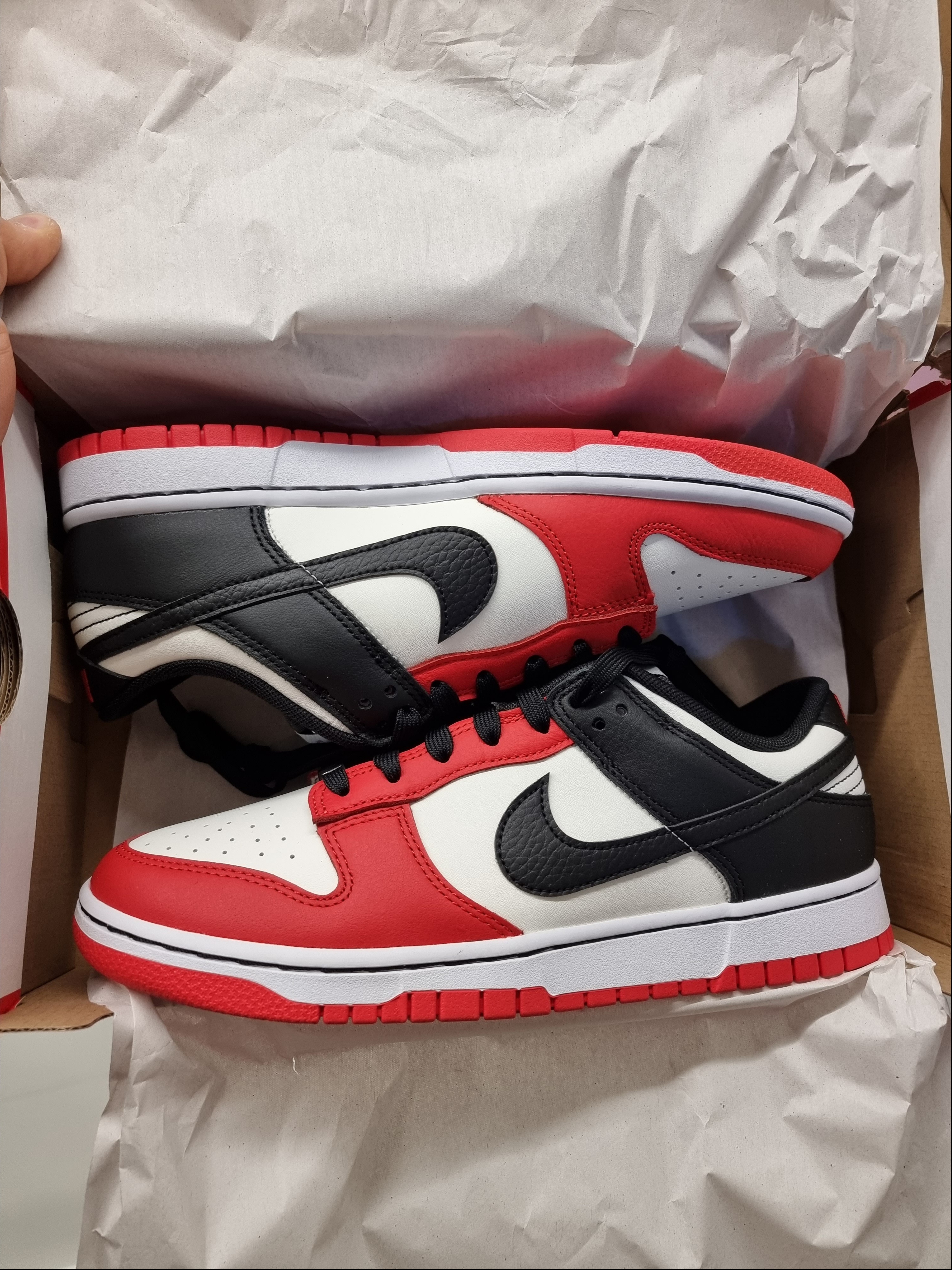 Nike x NBA Dunk Low Retro EMB Black and Chile Red, Nike Dunk High SP Varsity Maize 착용 스타일 - 1