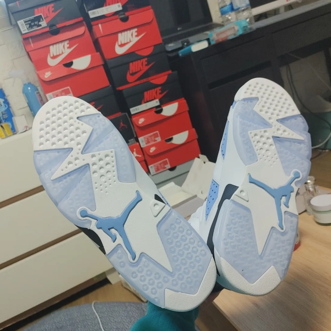 Jordan 6 Retro University Blue 착용 스타일 - 5