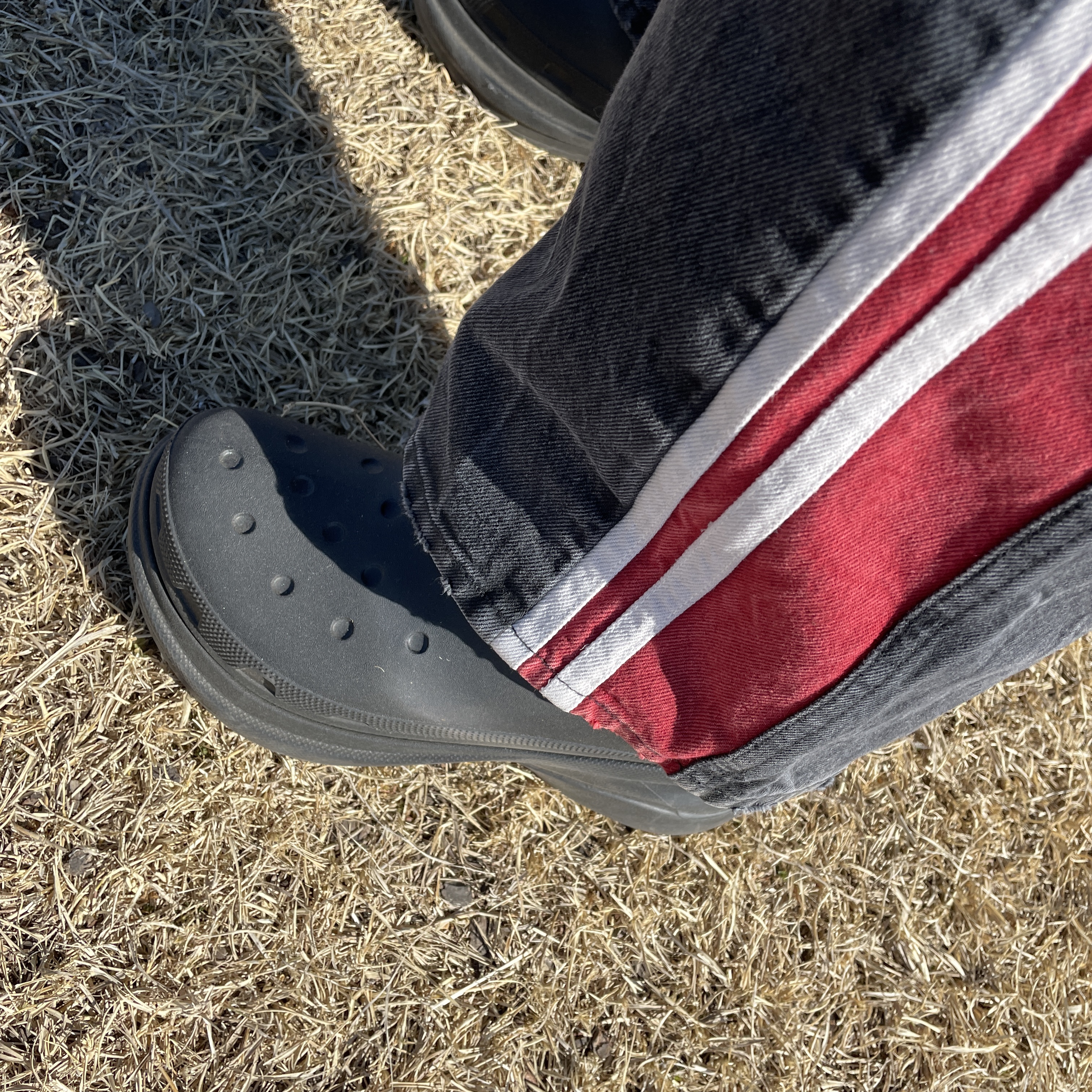 Balenciaga x Crocs Rubber Boot Black 착용 스타일 - 2