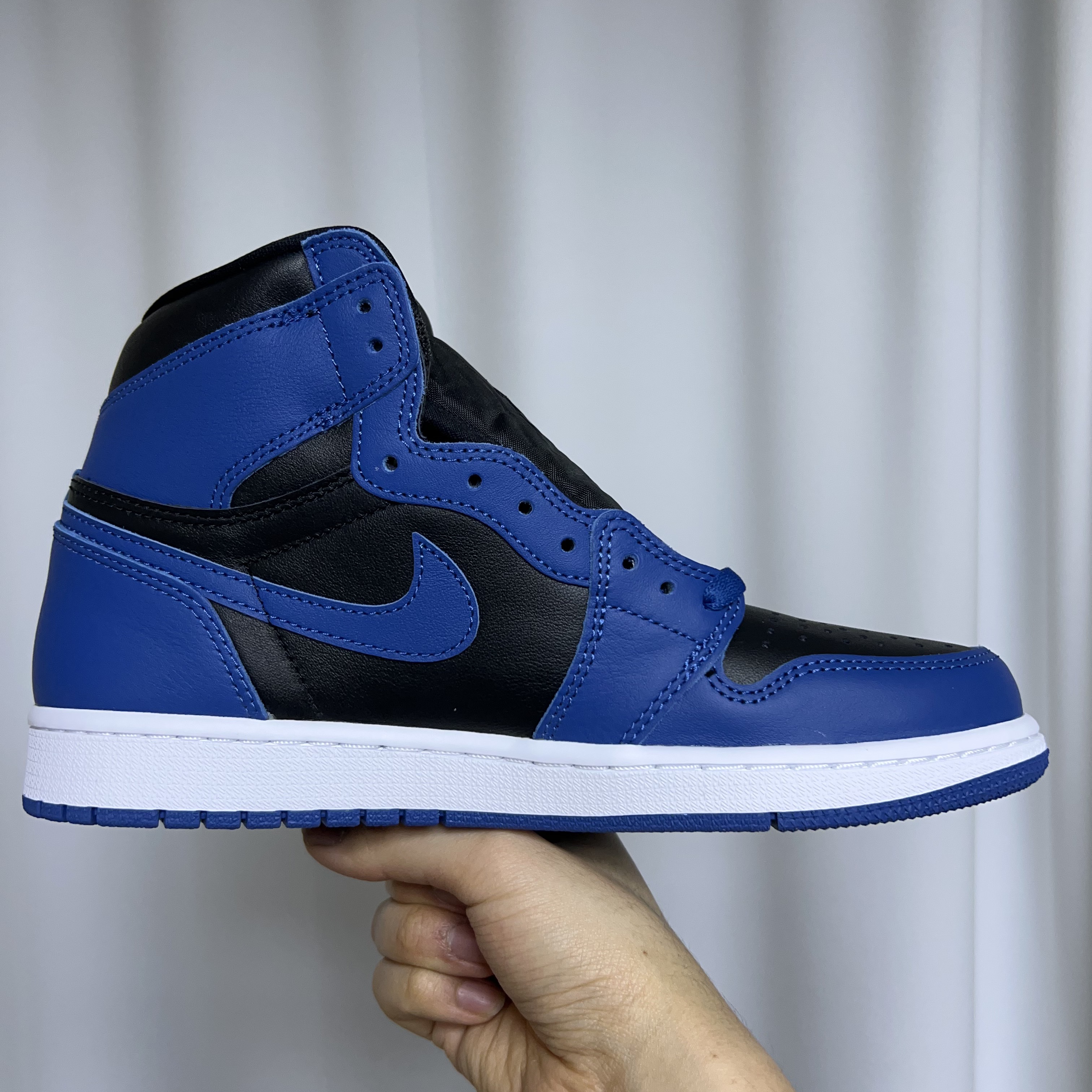 Jordan 1 Retro High OG Dark Marina Blue 착용 스타일 - 2