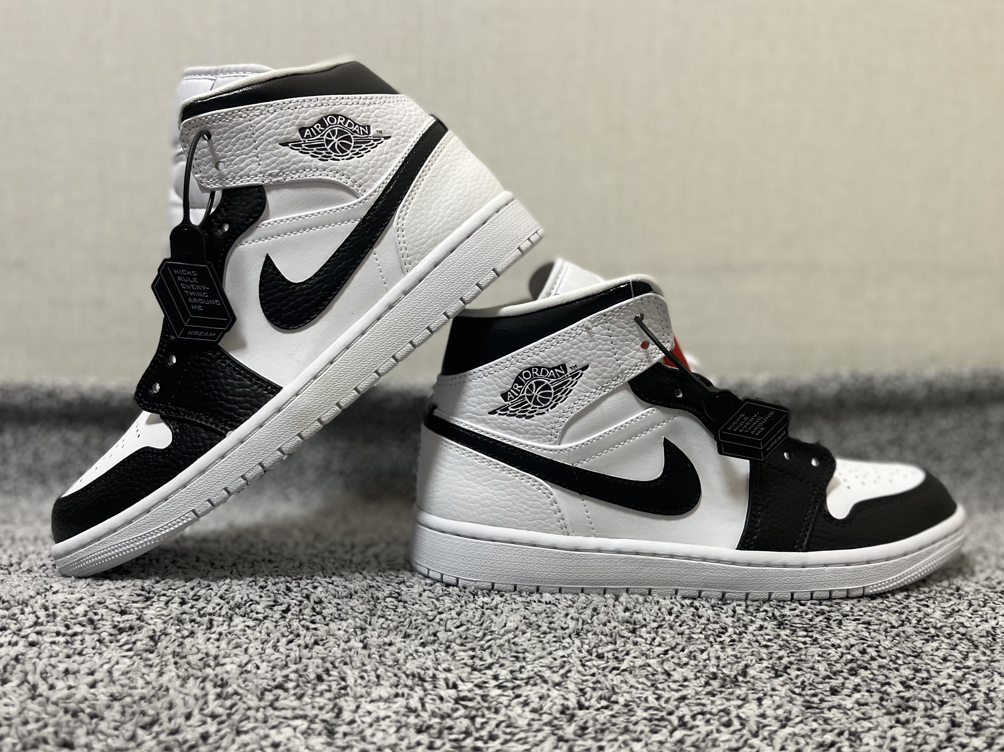Jordan 1 Mid Triple White 착용 스타일 - 1