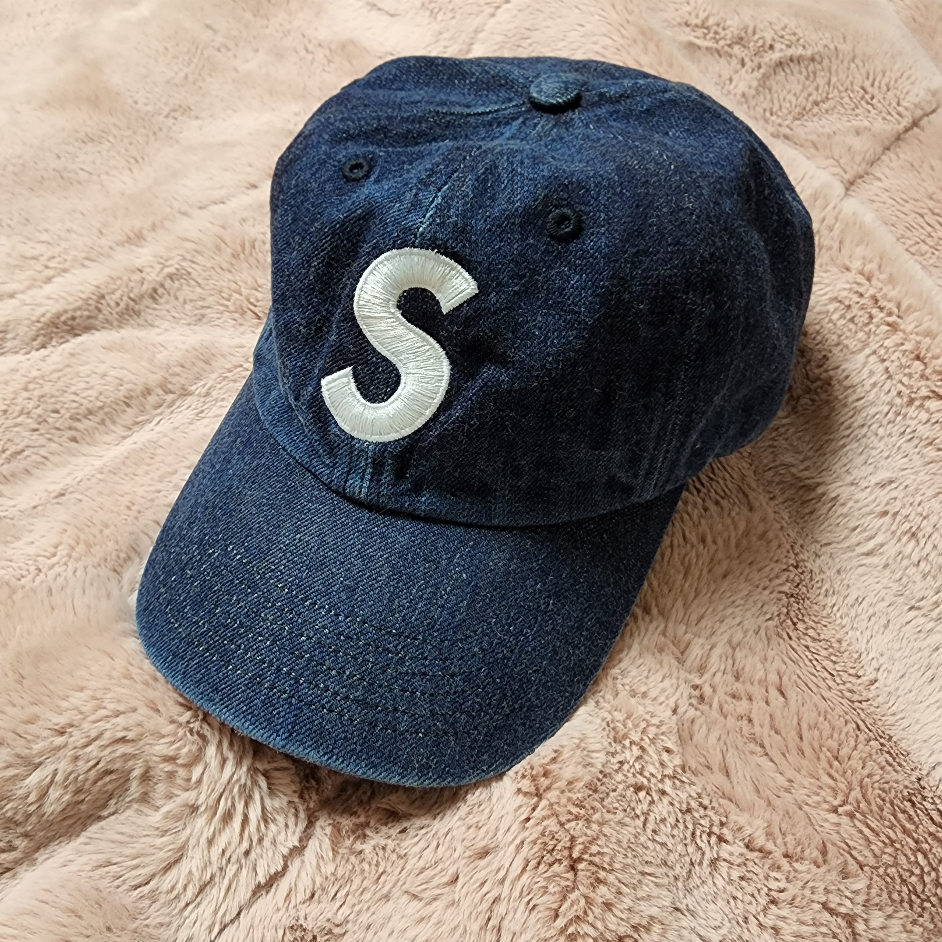 Supreme Kevlar Denim S Logo 6-Panel Indigo - 22SS 착용 스타일 - 1