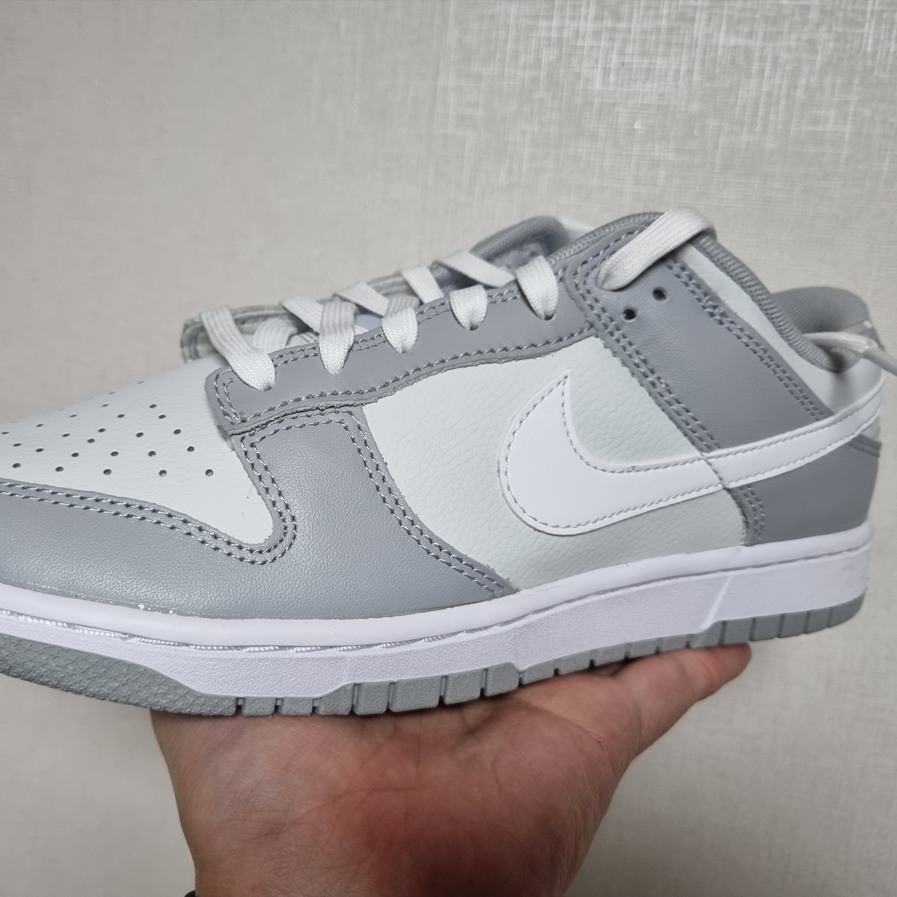 Nike Dunk Low Retro Wolf Grey 착용 스타일 - 1