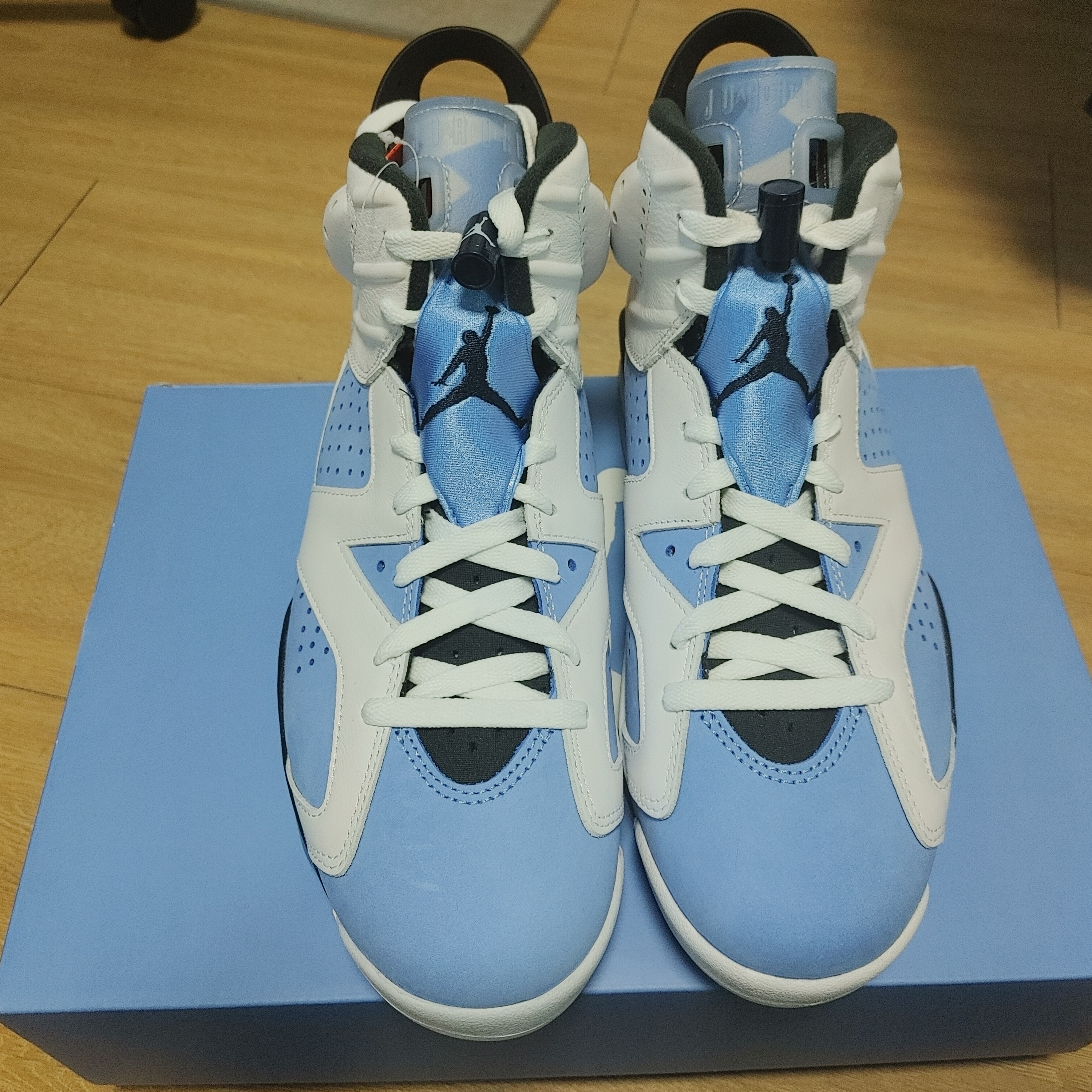 Jordan 6 Retro University Blue 착용 스타일 - 2