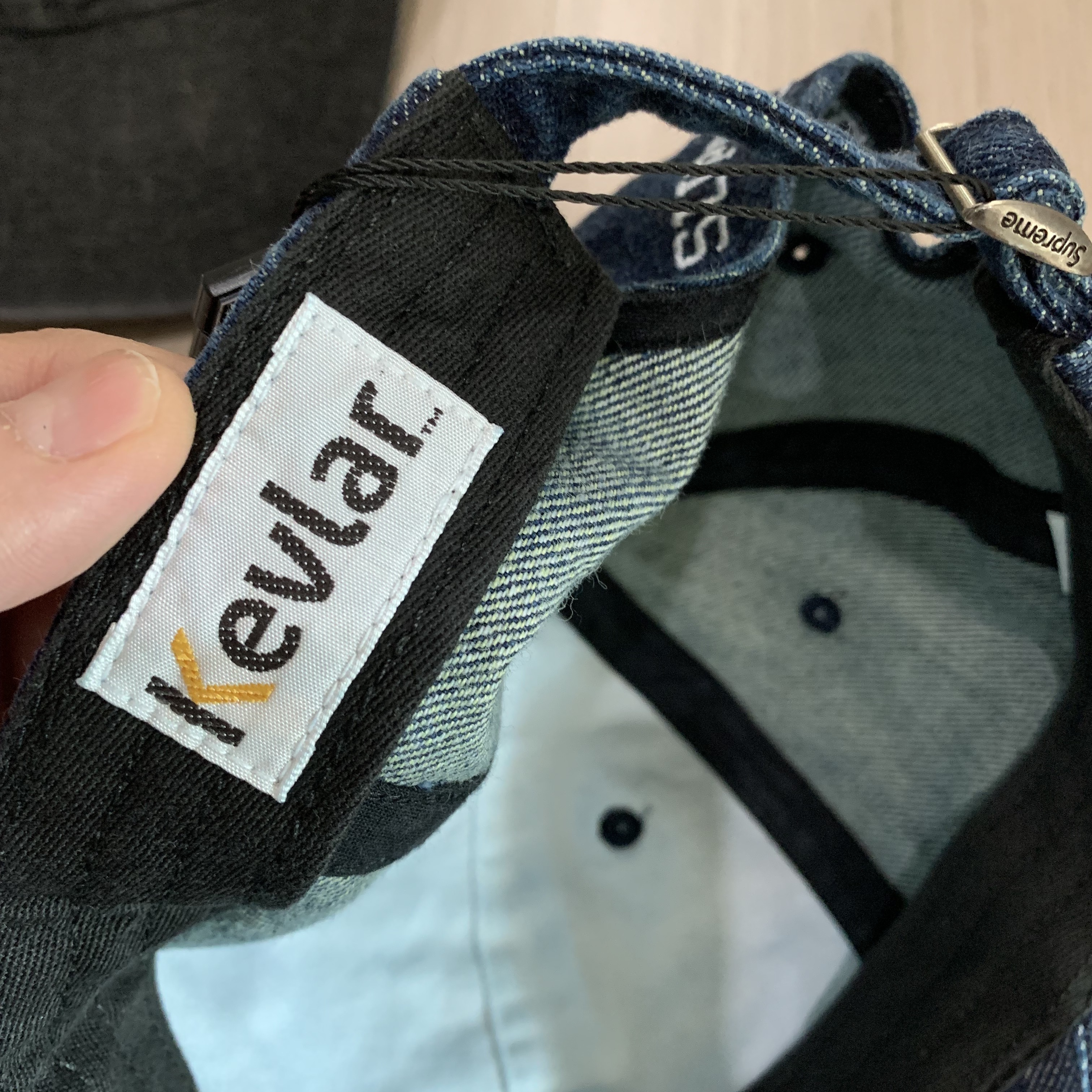 Supreme Kevlar Denim S Logo 6-Panel Indigo - 22SS, Supreme Kevlar Denim S Logo 6-Panel Black - 22SS 착용 스타일 - 5