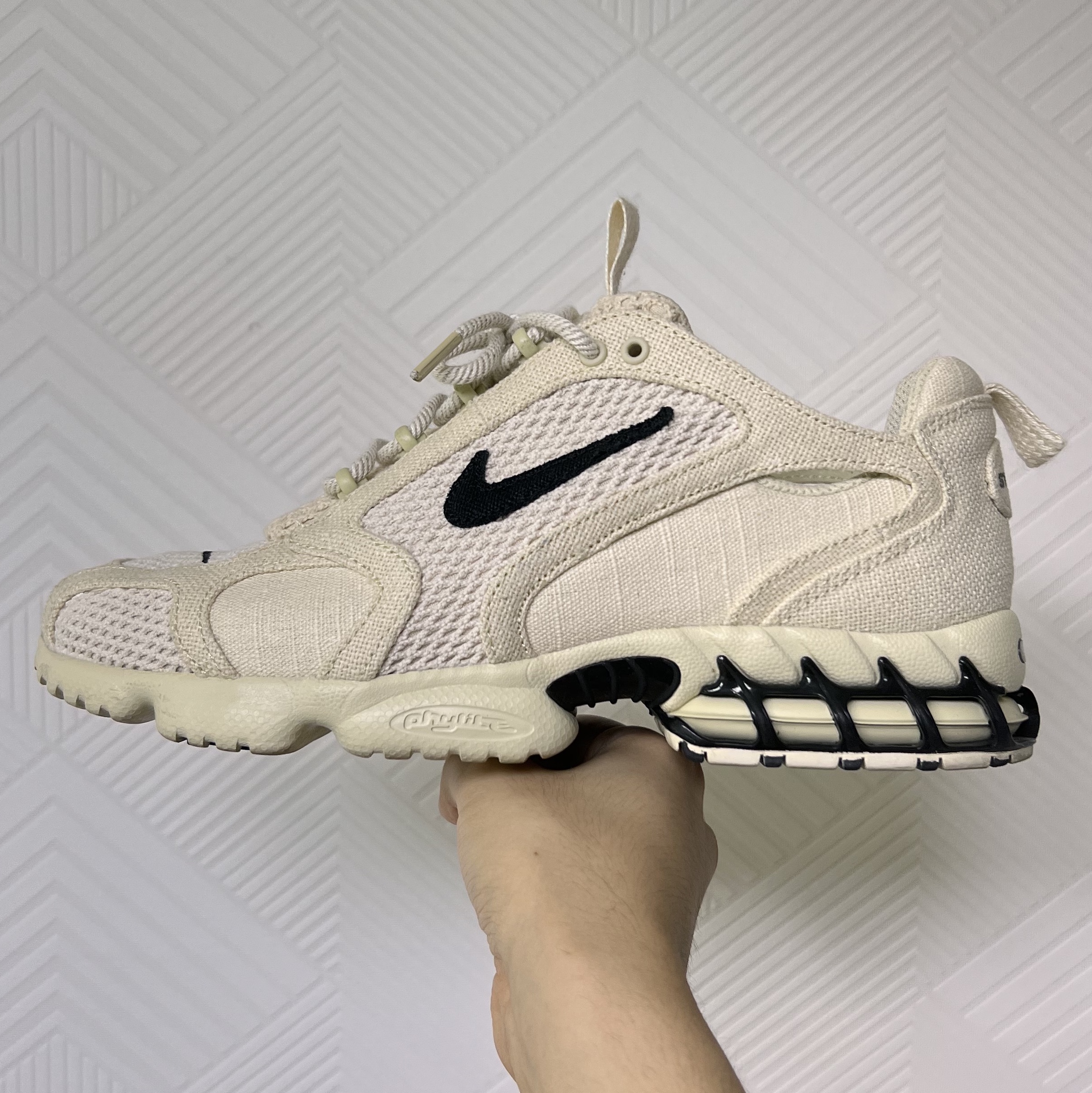 Nike x Stussy Air Zoom Spiridon Cage 2 Fossil 착용 스타일 - 1