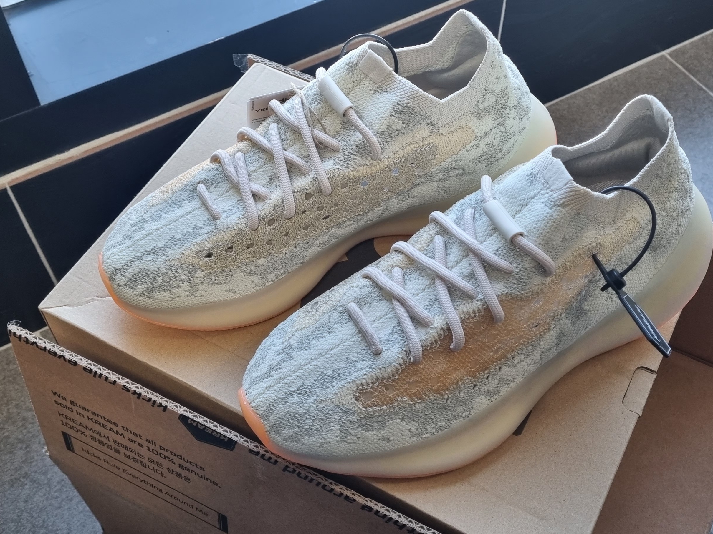 Adidas Yeezy Boost 380 Yecoraite - Reflective 착용 스타일 - 3