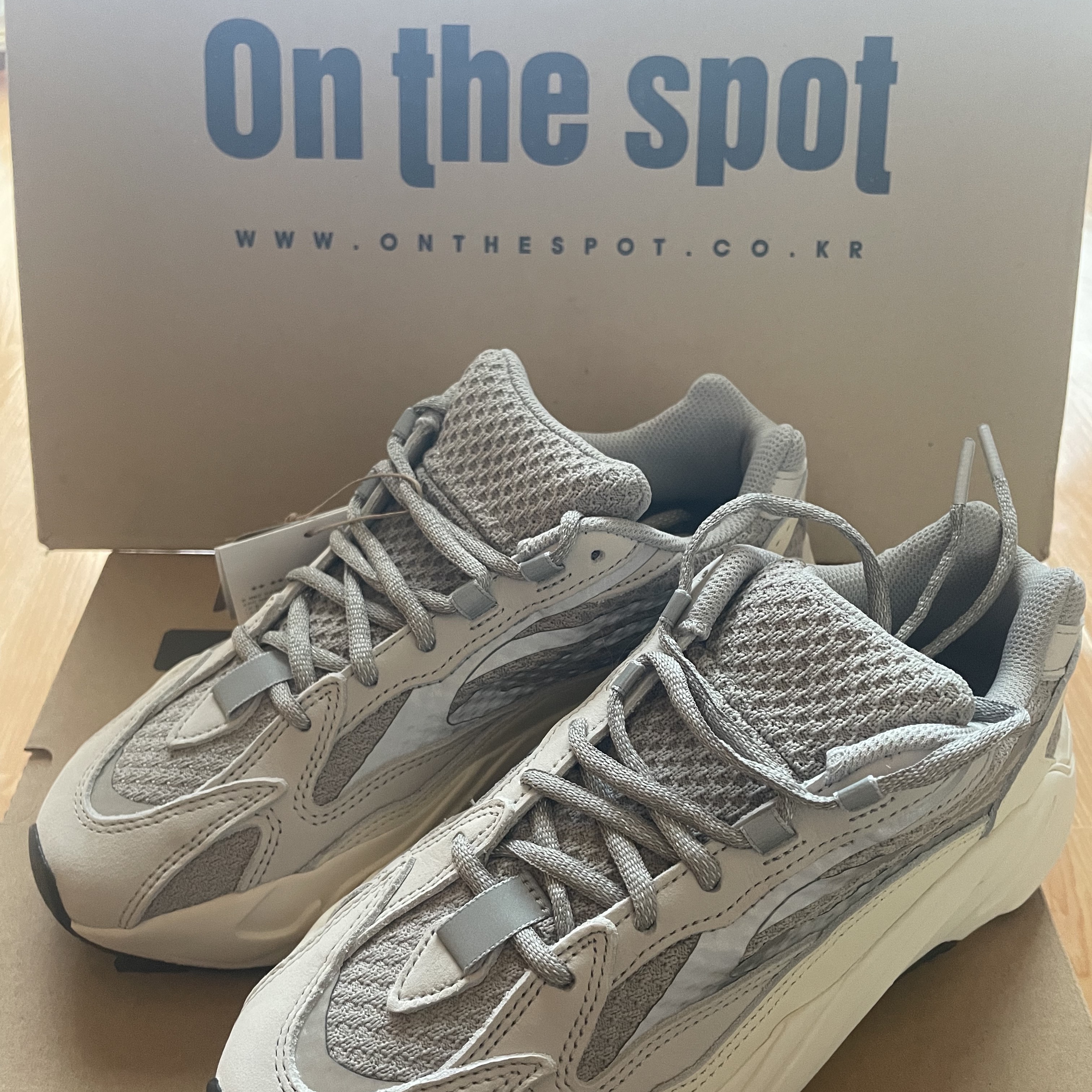 Adidas Yeezy Boost 700 V2 Static 2022 착용 스타일