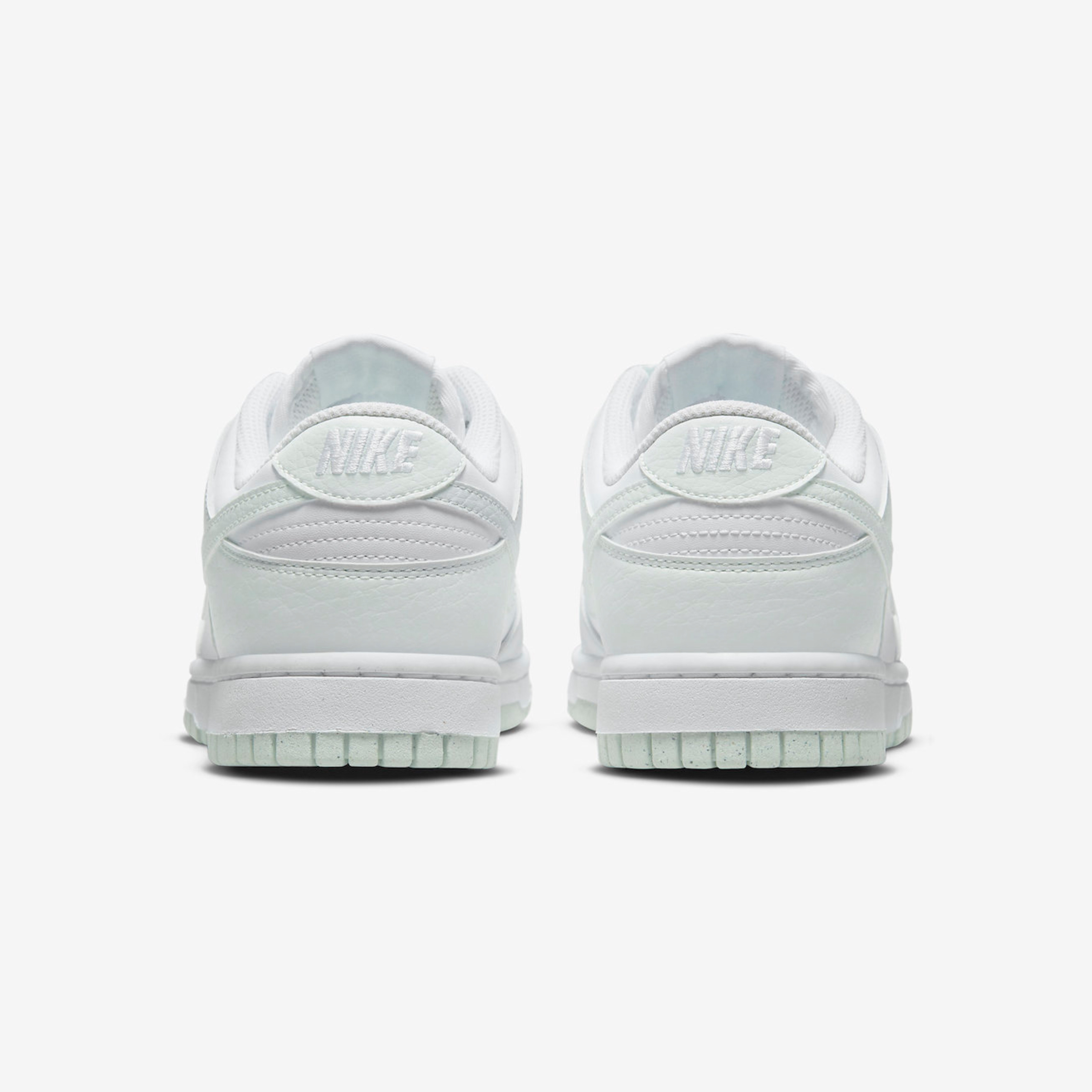 (W) Nike Dunk Low Next Nature Barely Green and White 착용 스타일 - 5