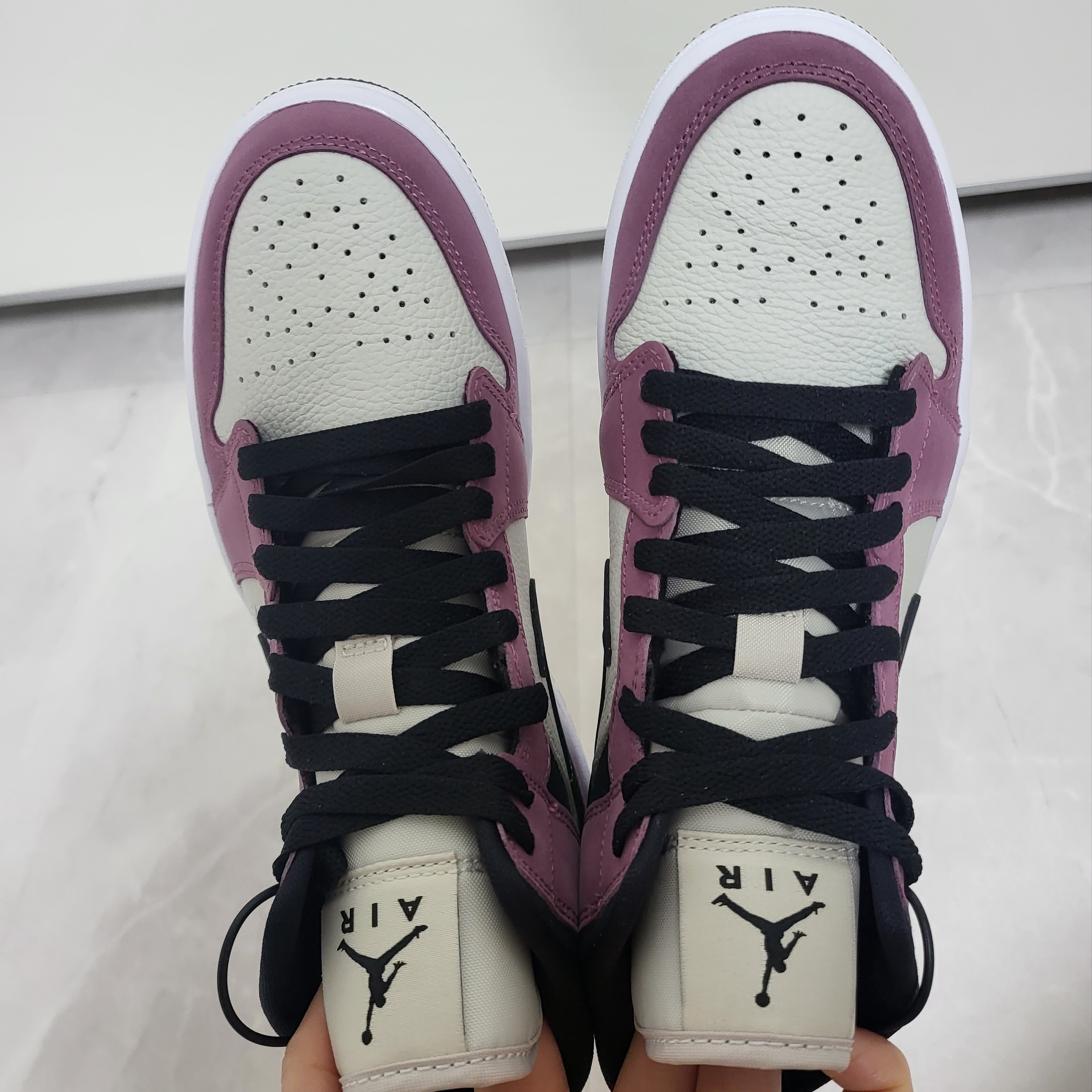 (W) Jordan 1 Mid SE Light Mulberry 착용 스타일 - 1