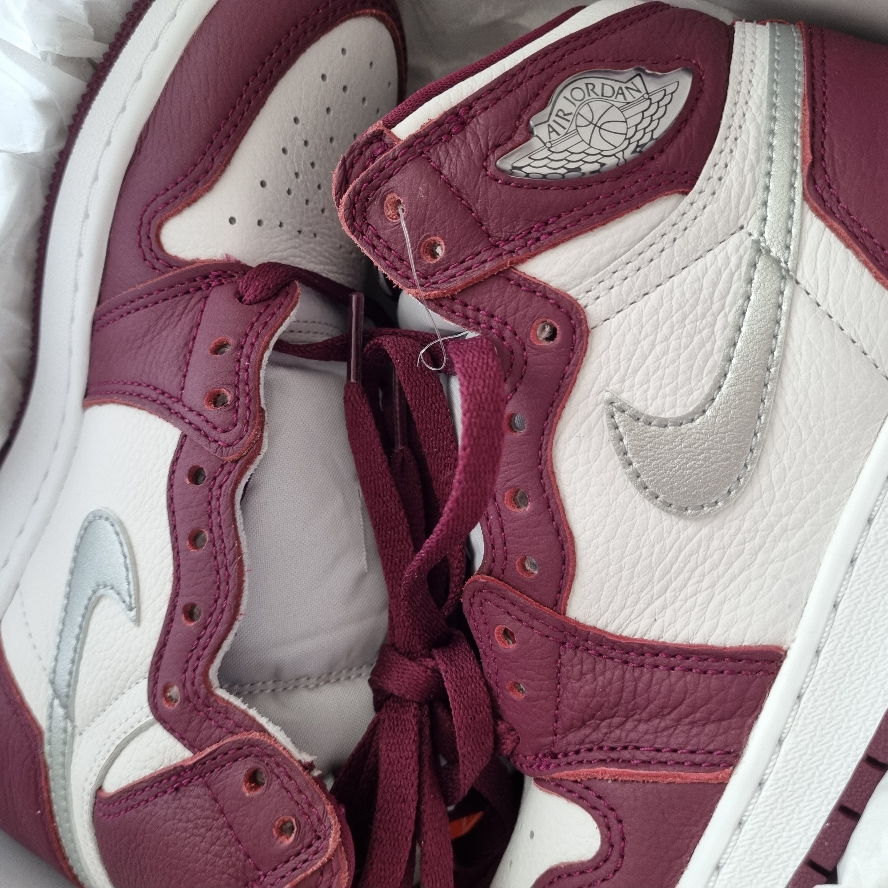 Jordan 1 Retro High OG Bordeaux, (GS) Jordan 1 Retro High OG Bordeaux 착용 스타일 - 2
