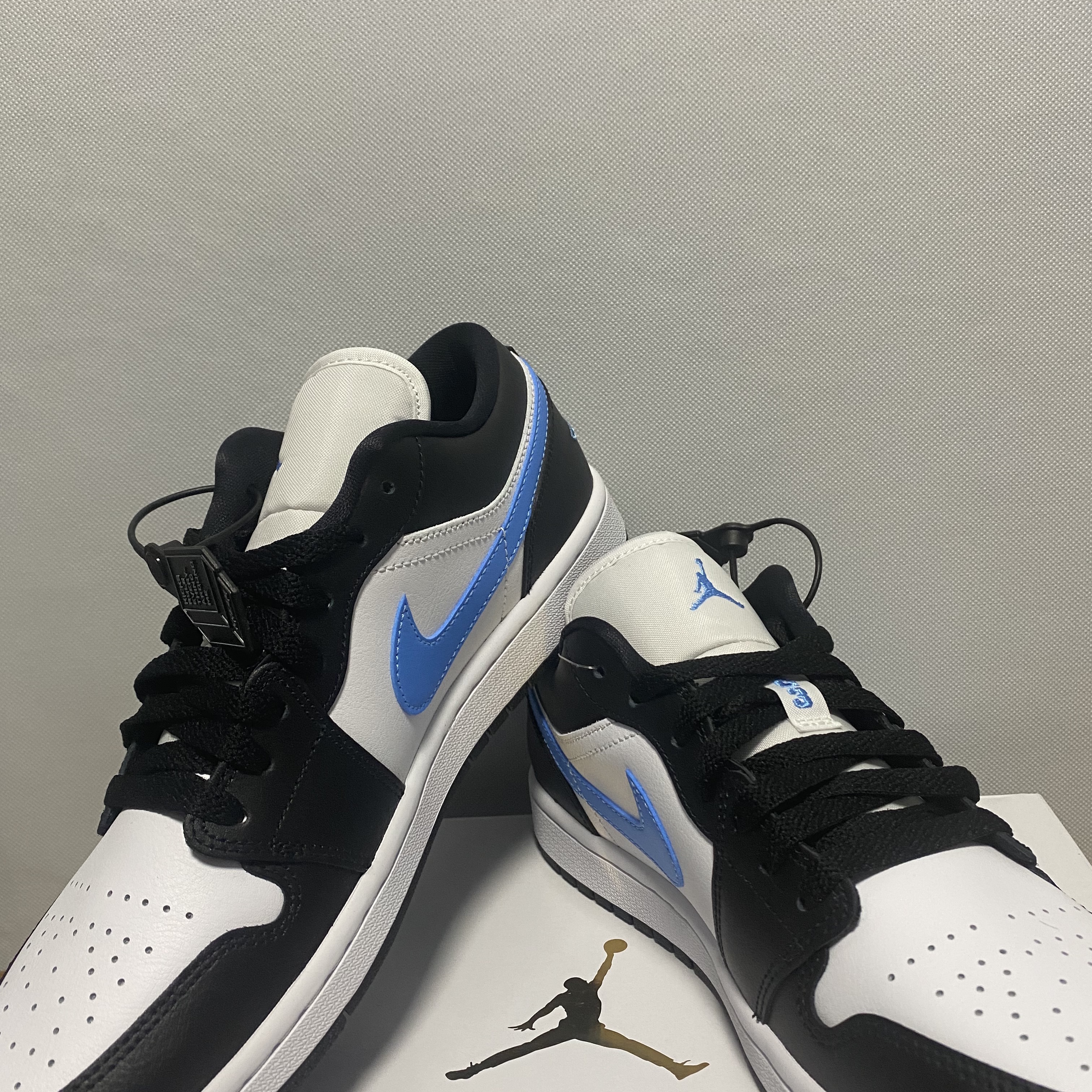 (W) Jordan 1 Low Black University Blue 착용 스타일 - 3