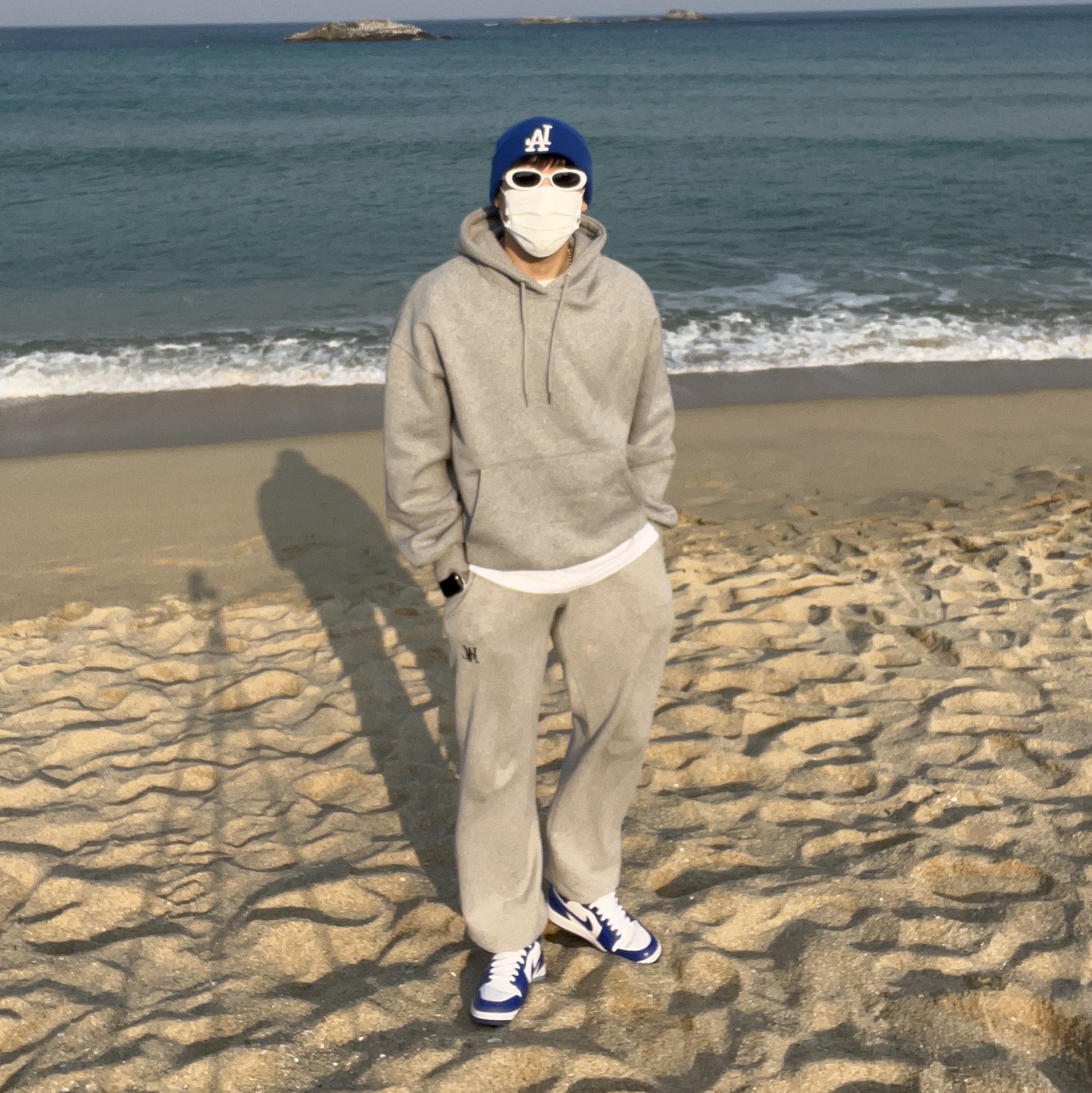 (W) Jordan 1 Mid White Hyper Royal 착용 스타일