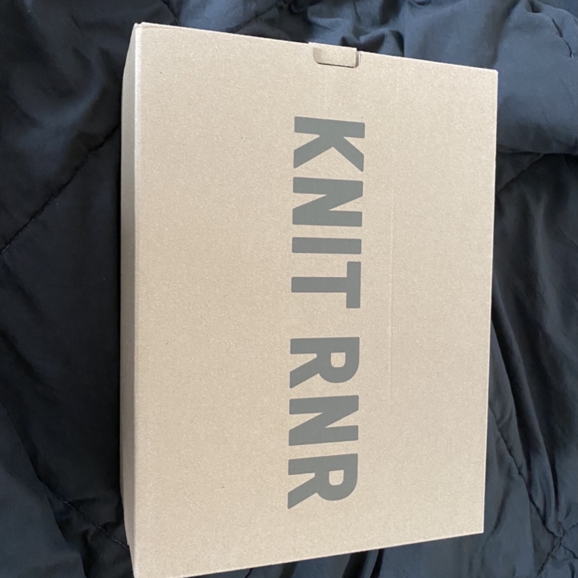 Adidas Yeezy Knit RNR Sulfur 착용 스타일 - 4