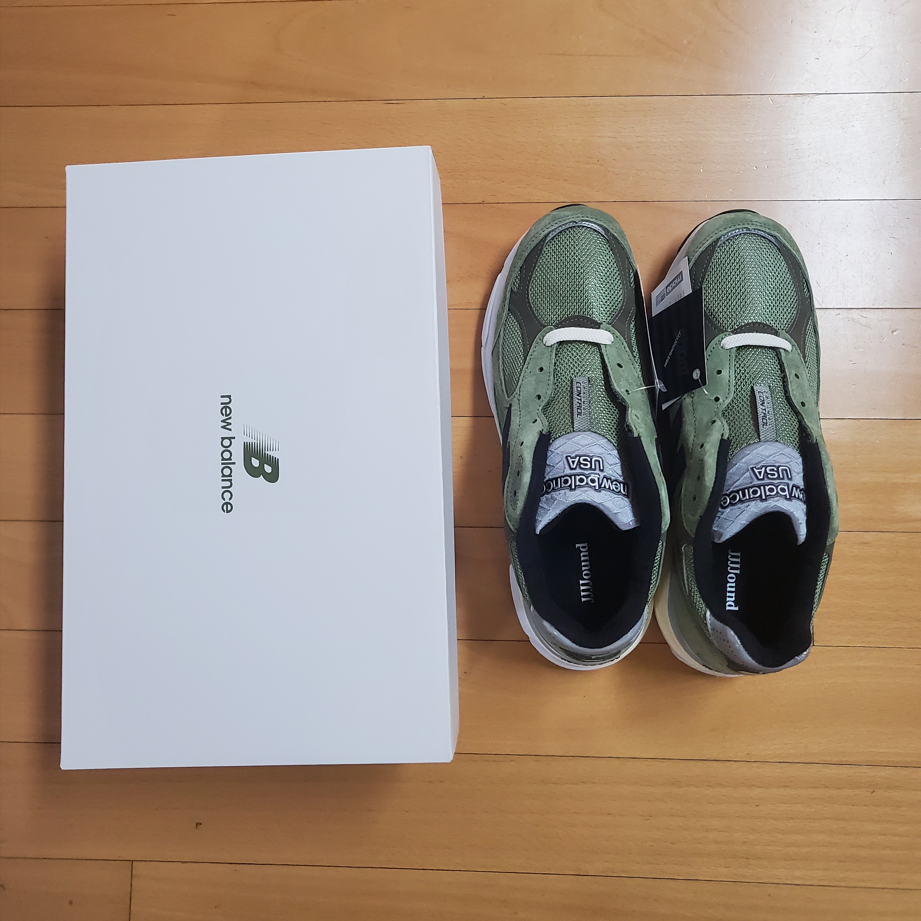 New Balance x JJJJound 990v3 Olive 착용 스타일 - 4