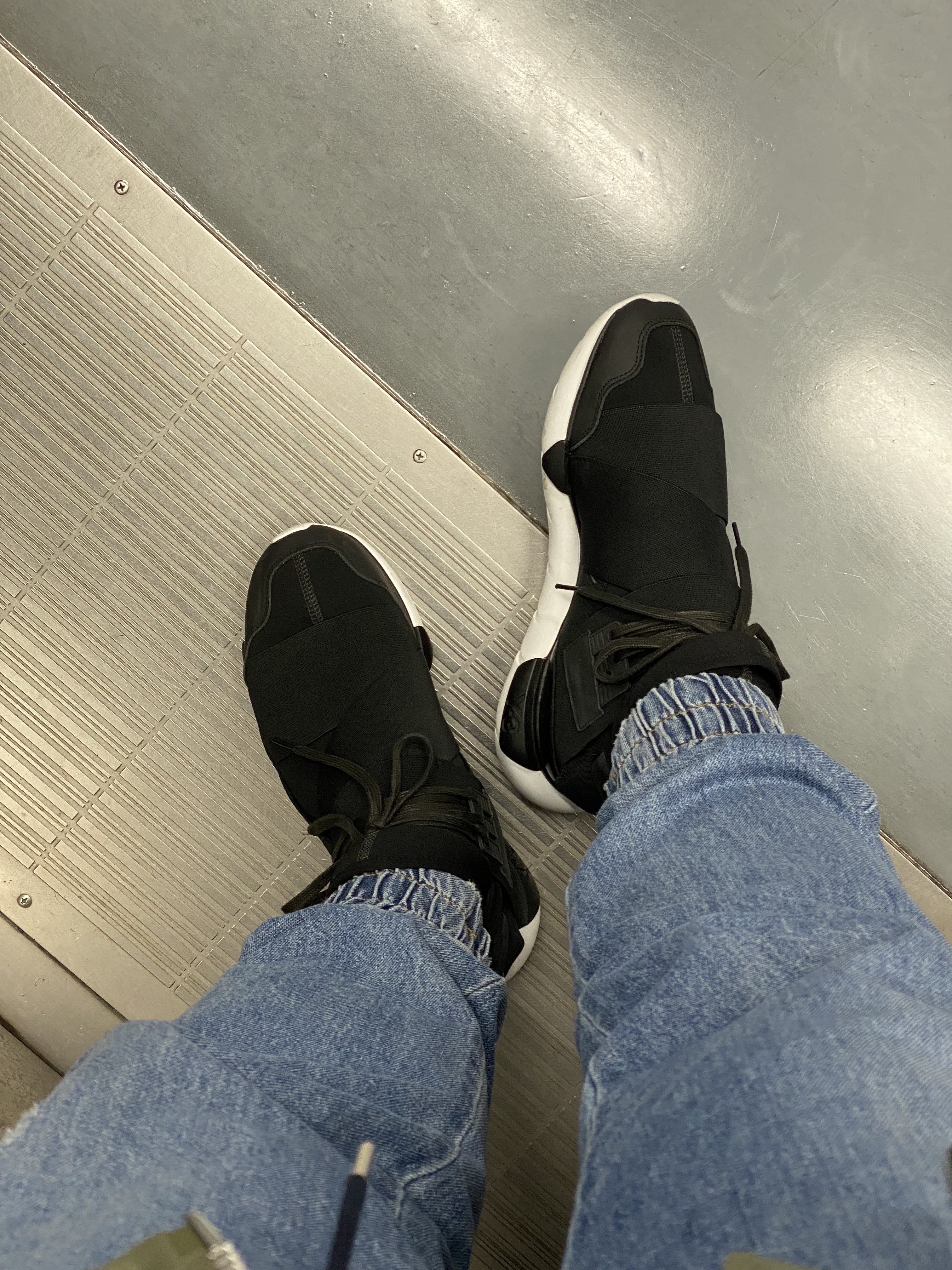 Y-3 Qasa High Black White 착용 스타일