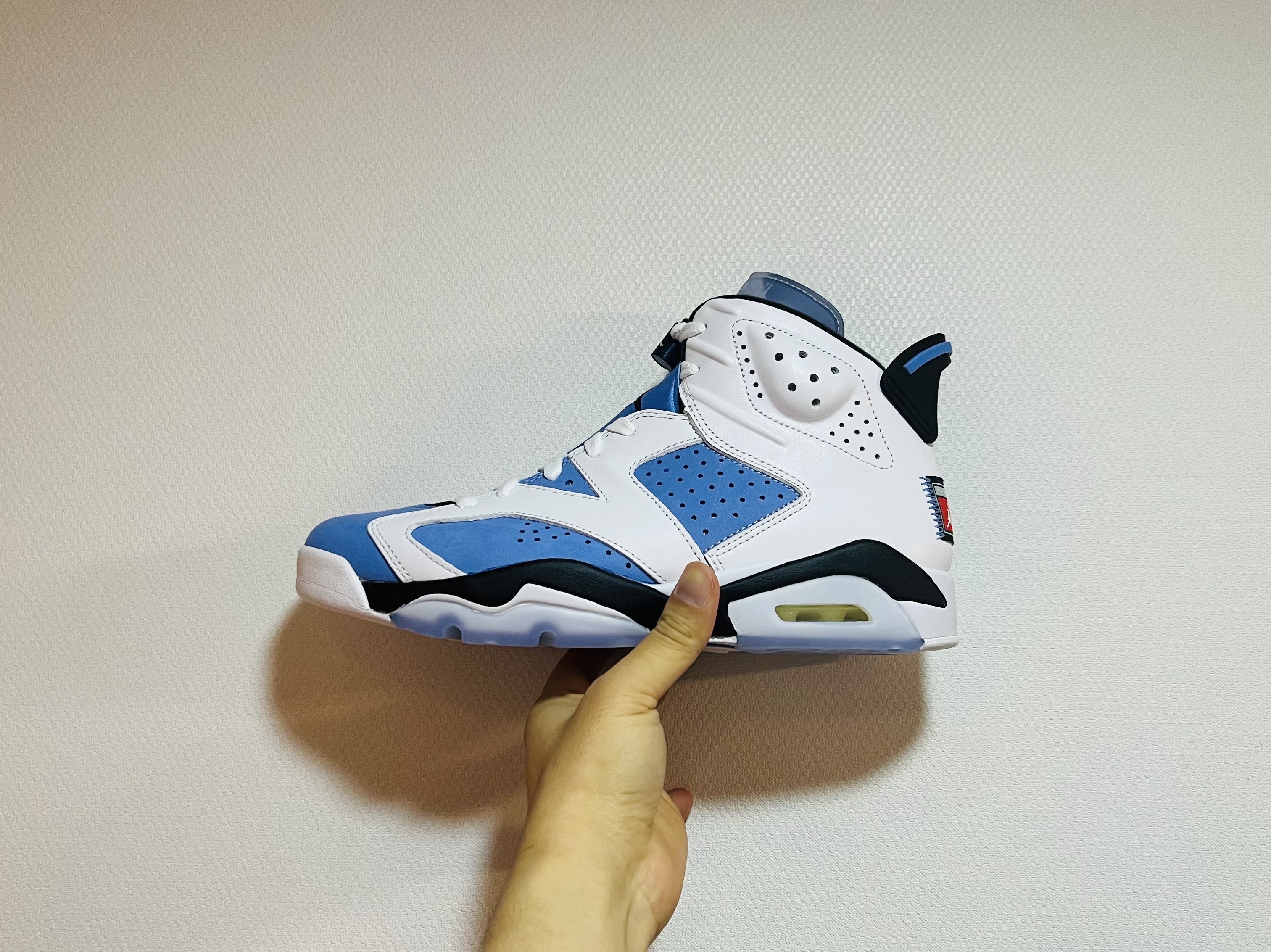 Jordan 6 Retro University Blue 착용 스타일