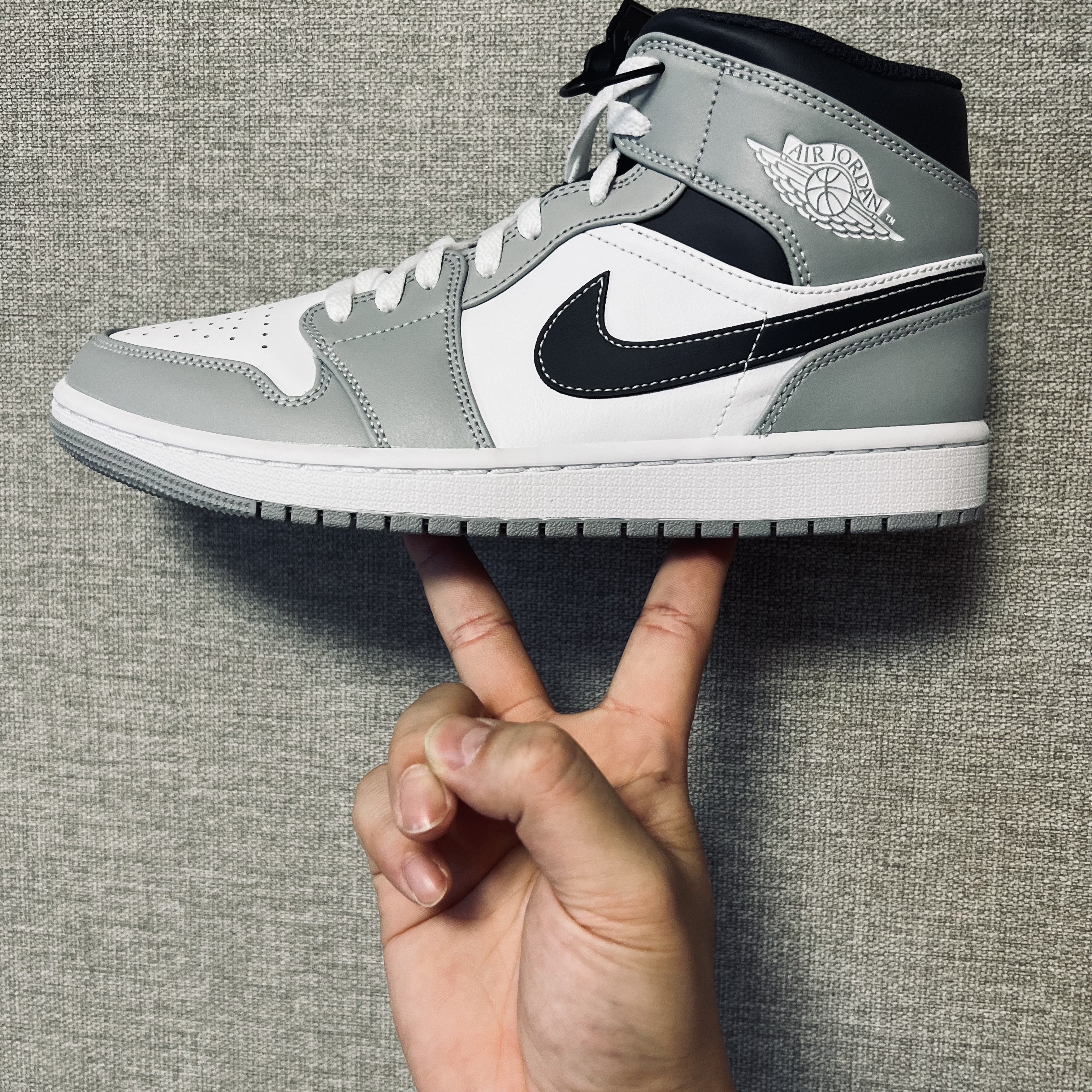 Jordan 1 Mid Light Smoke Grey Anthracite 착용 스타일