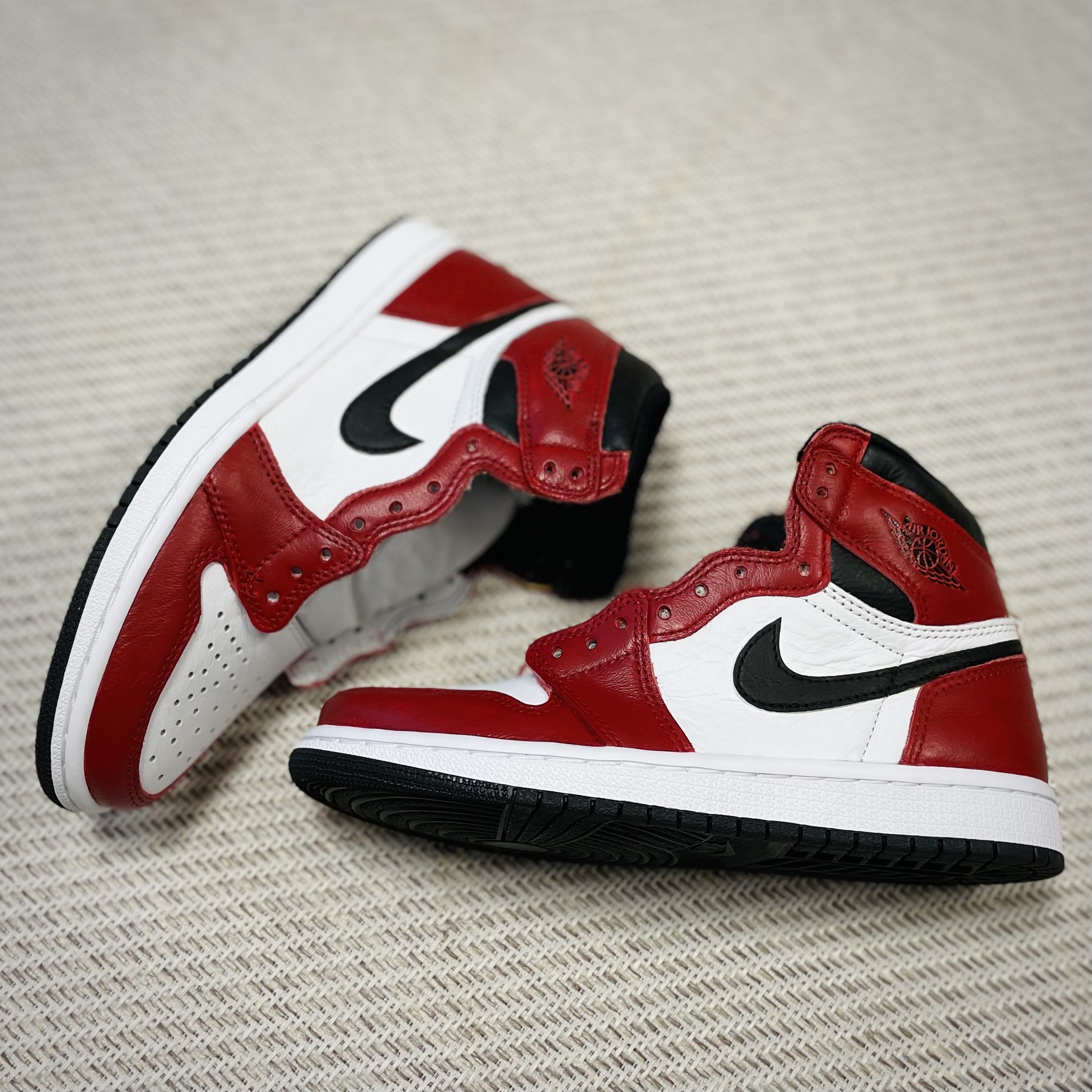 Jordan 1 Retro High OG Light Fusion Red 착용 스타일 - 1