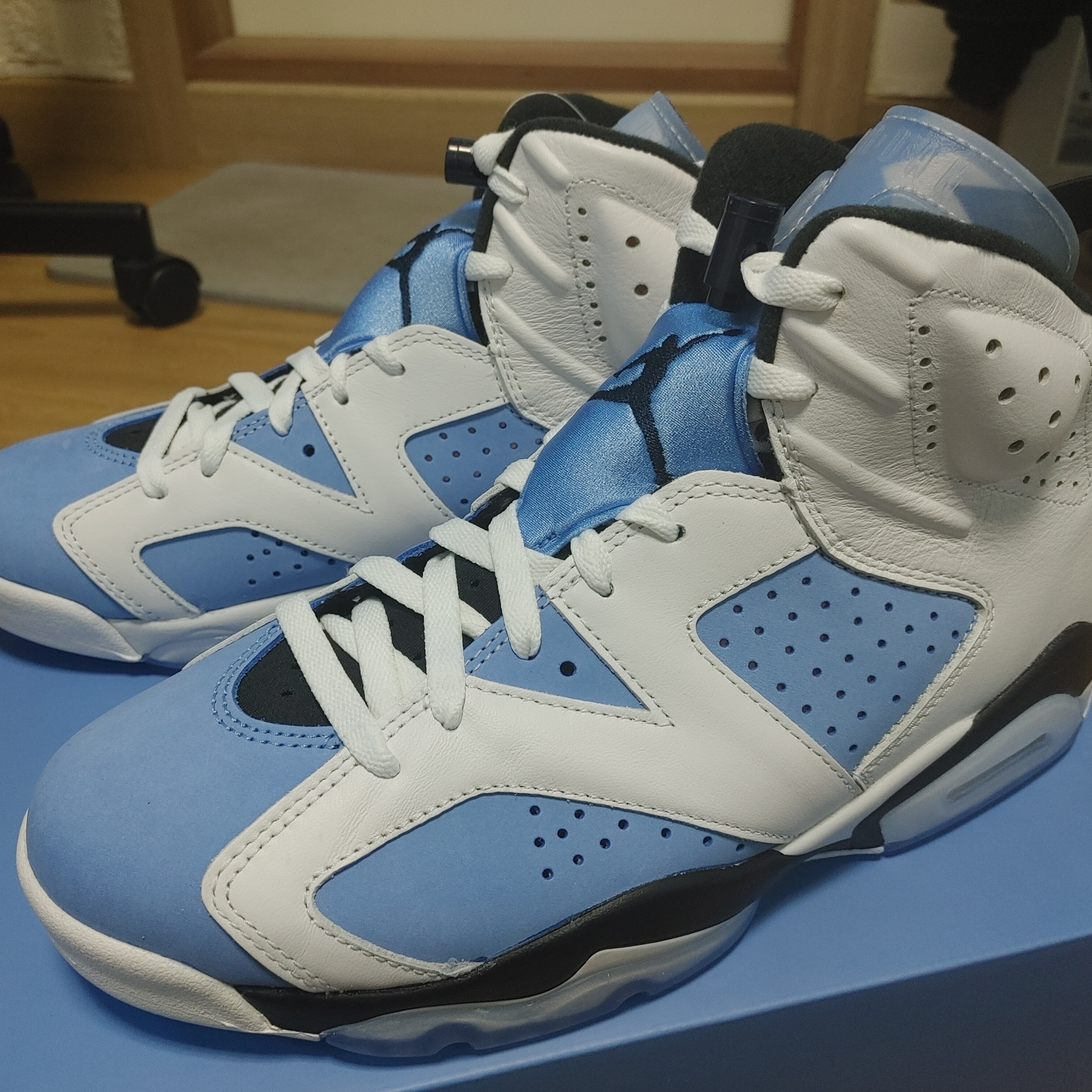 Jordan 6 Retro University Blue 착용 스타일 - 3