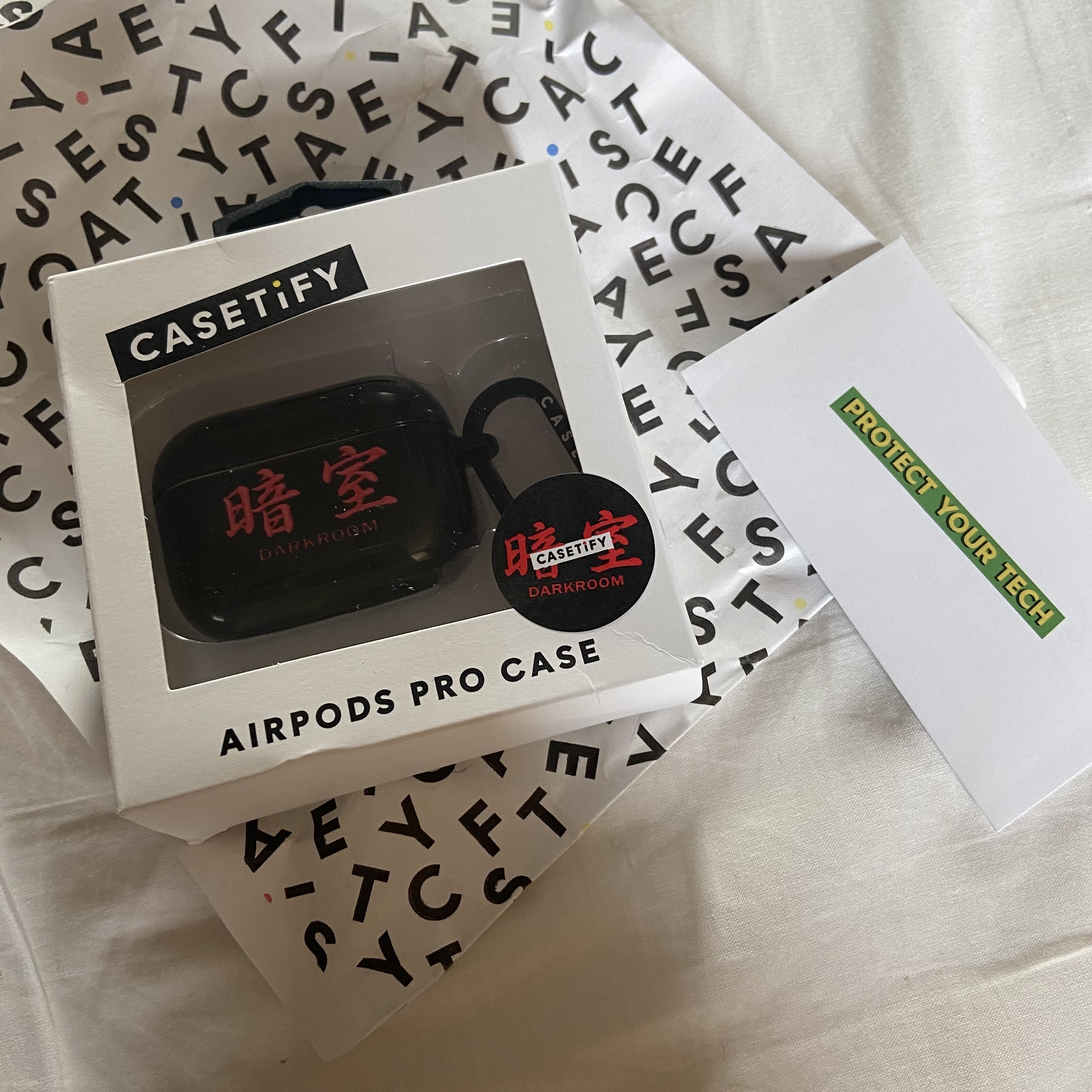 Casetify x Darkr8m Studio Red Stitch Logo AirPods Pro Case TPU Black 착용 스타일