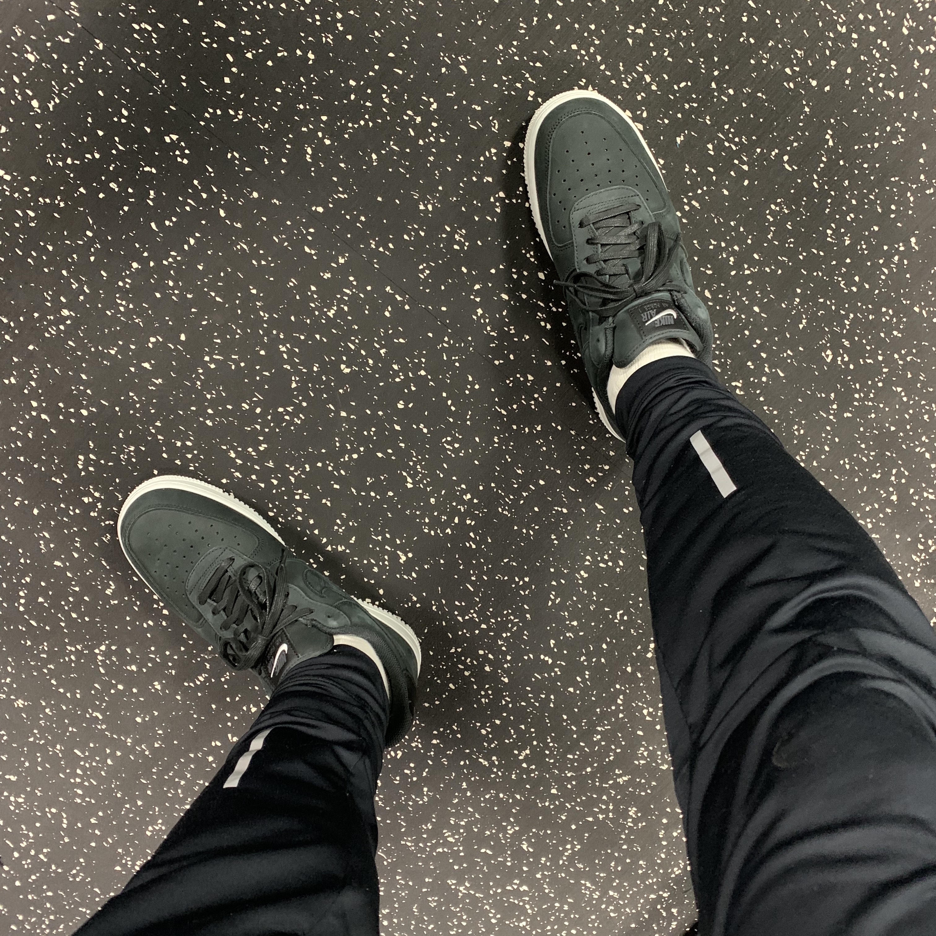 Nike Air Force 1 '07 LX Off Noir 착용 스타일 - 1