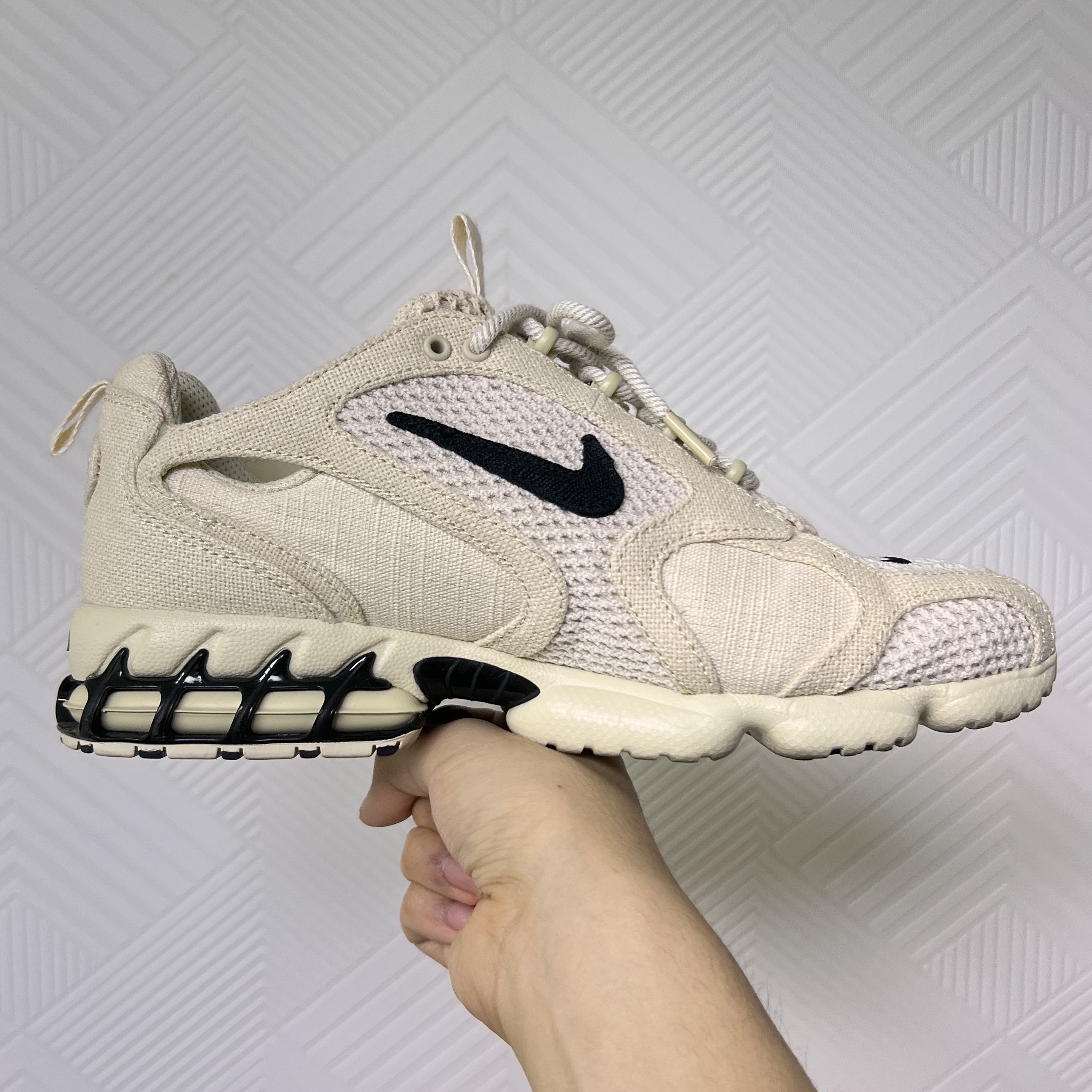Nike x Stussy Air Zoom Spiridon Cage 2 Fossil 착용 스타일 - 2