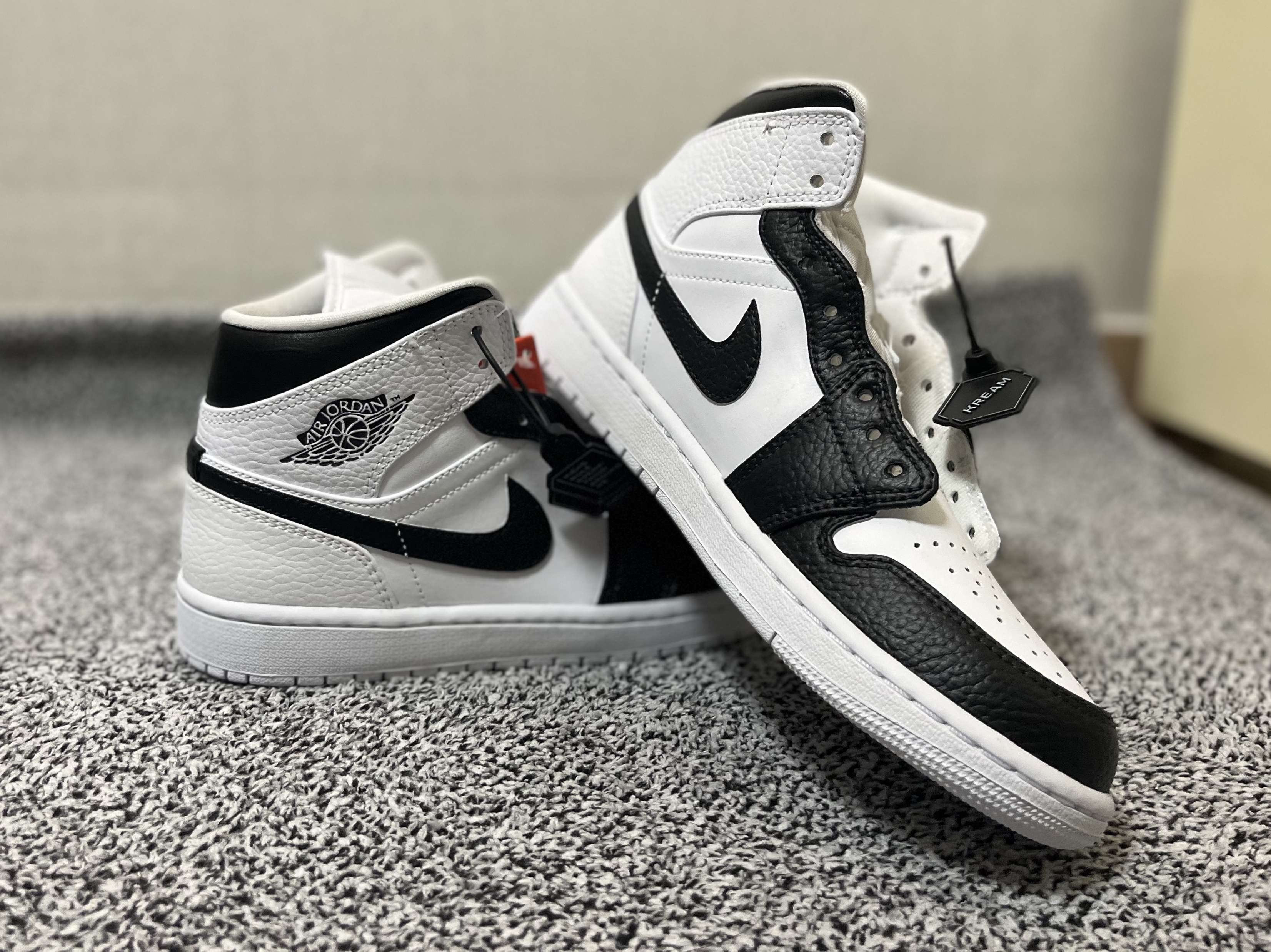 Jordan 1 Mid Triple White 착용 스타일 - 3